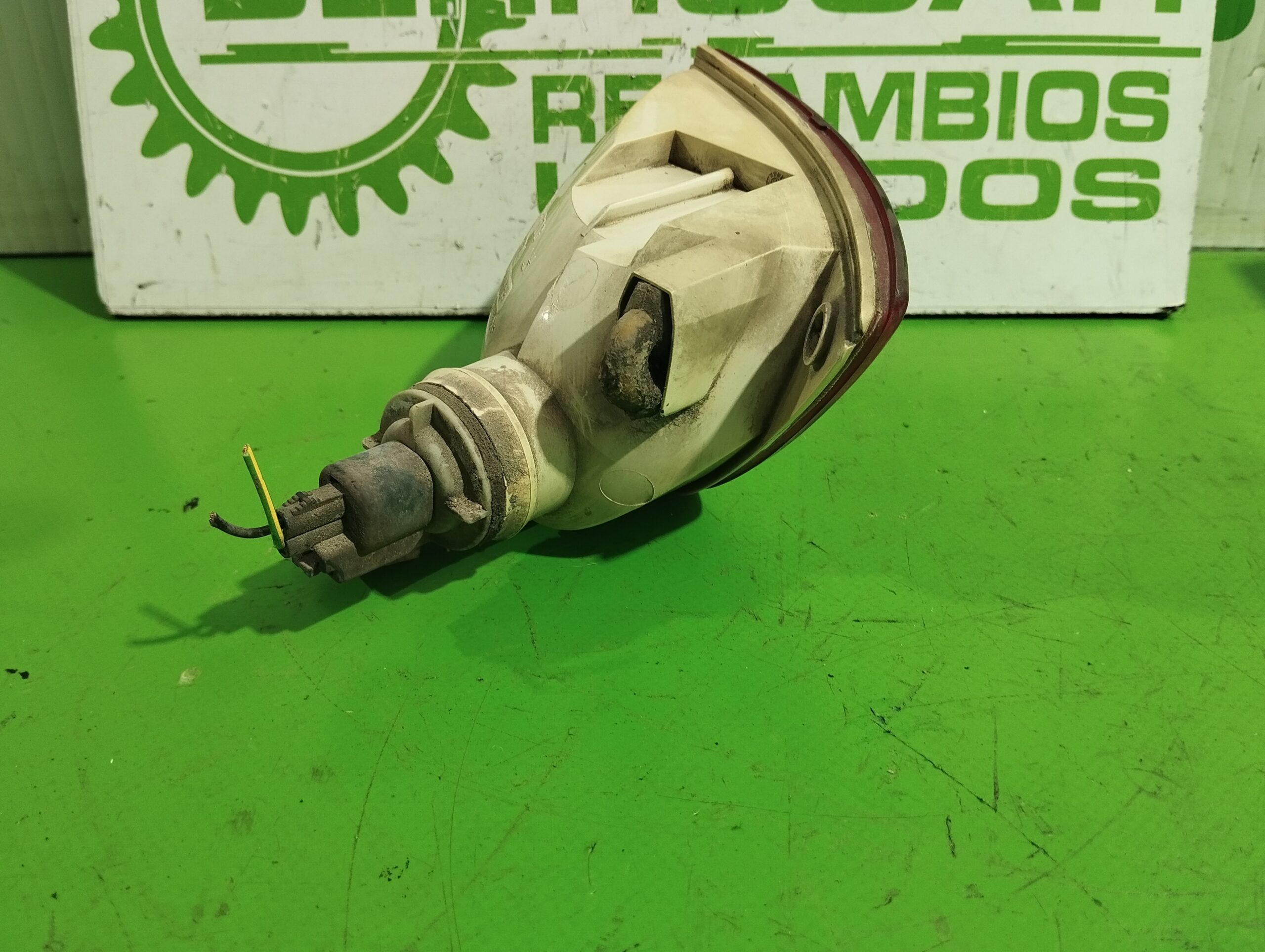 piloto_trasero_izquierdo_1m5115k273_a_ford_focus_berlina_cak_ambiente