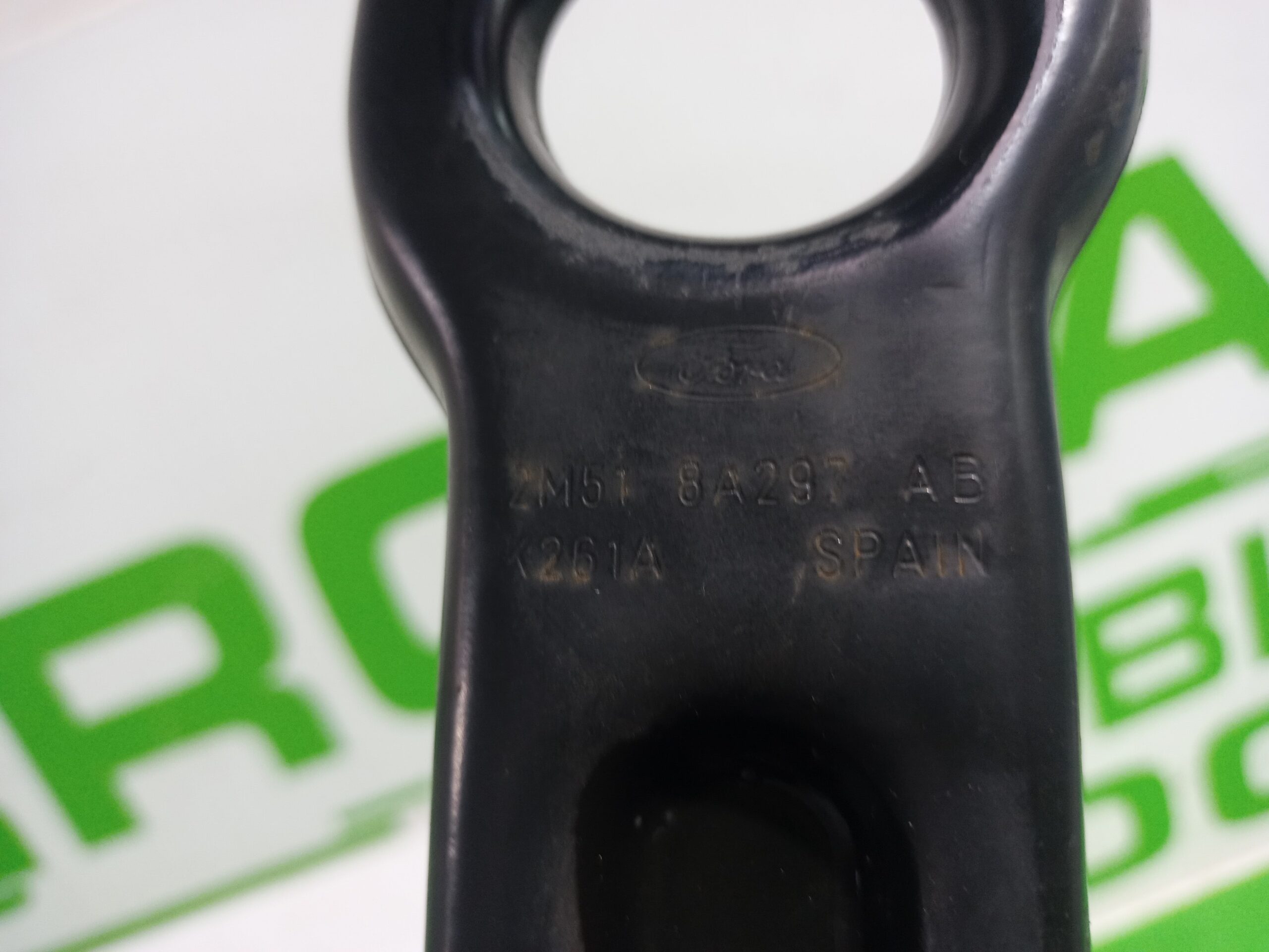 travesano_inferior_2m518a297ab_ford_focus_berlina_cak_ambiente