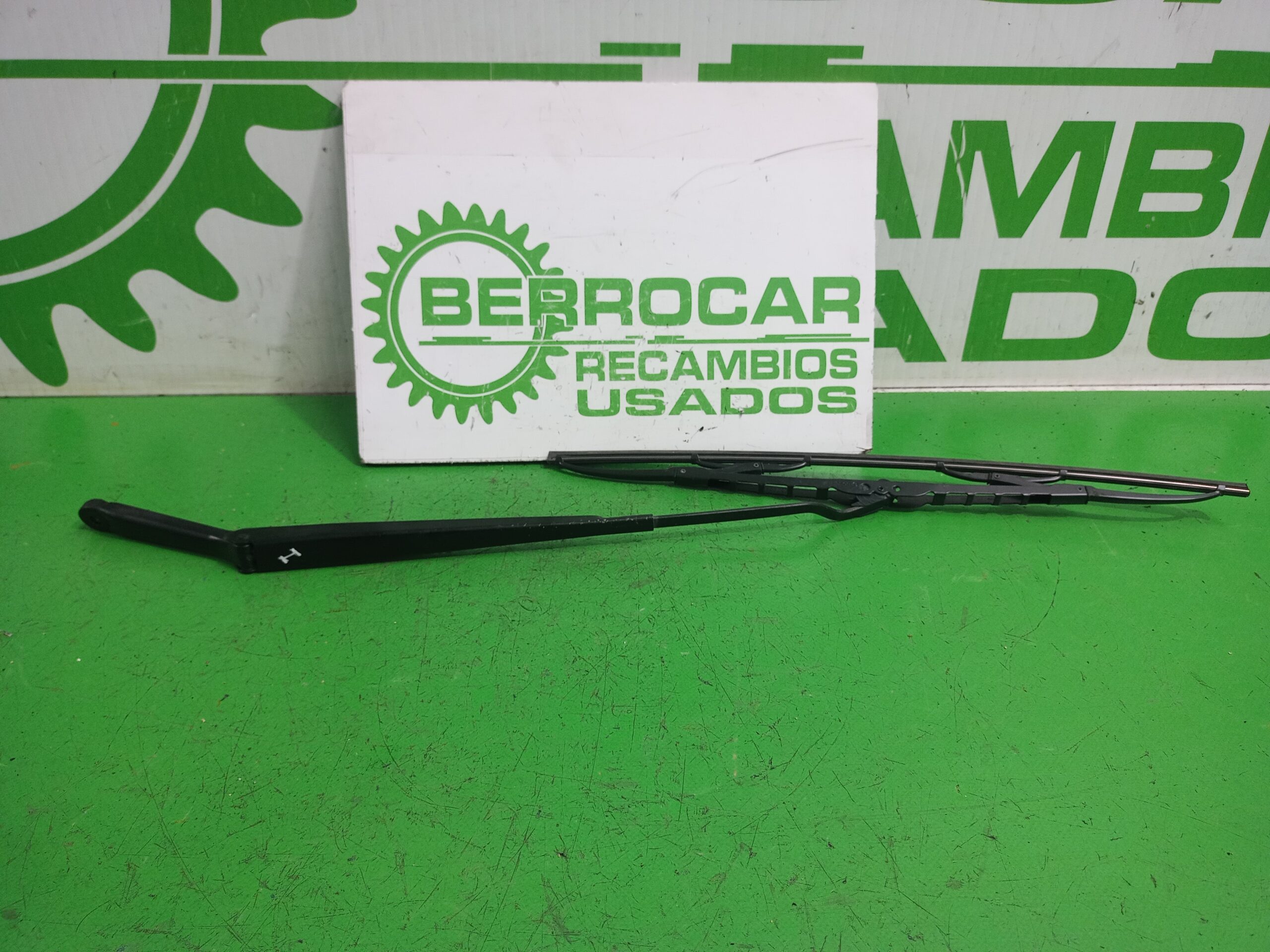 brazo_limpia_delantero_izquierdo_xs4117527ab_ford_focus_berlina_cak_ambiente