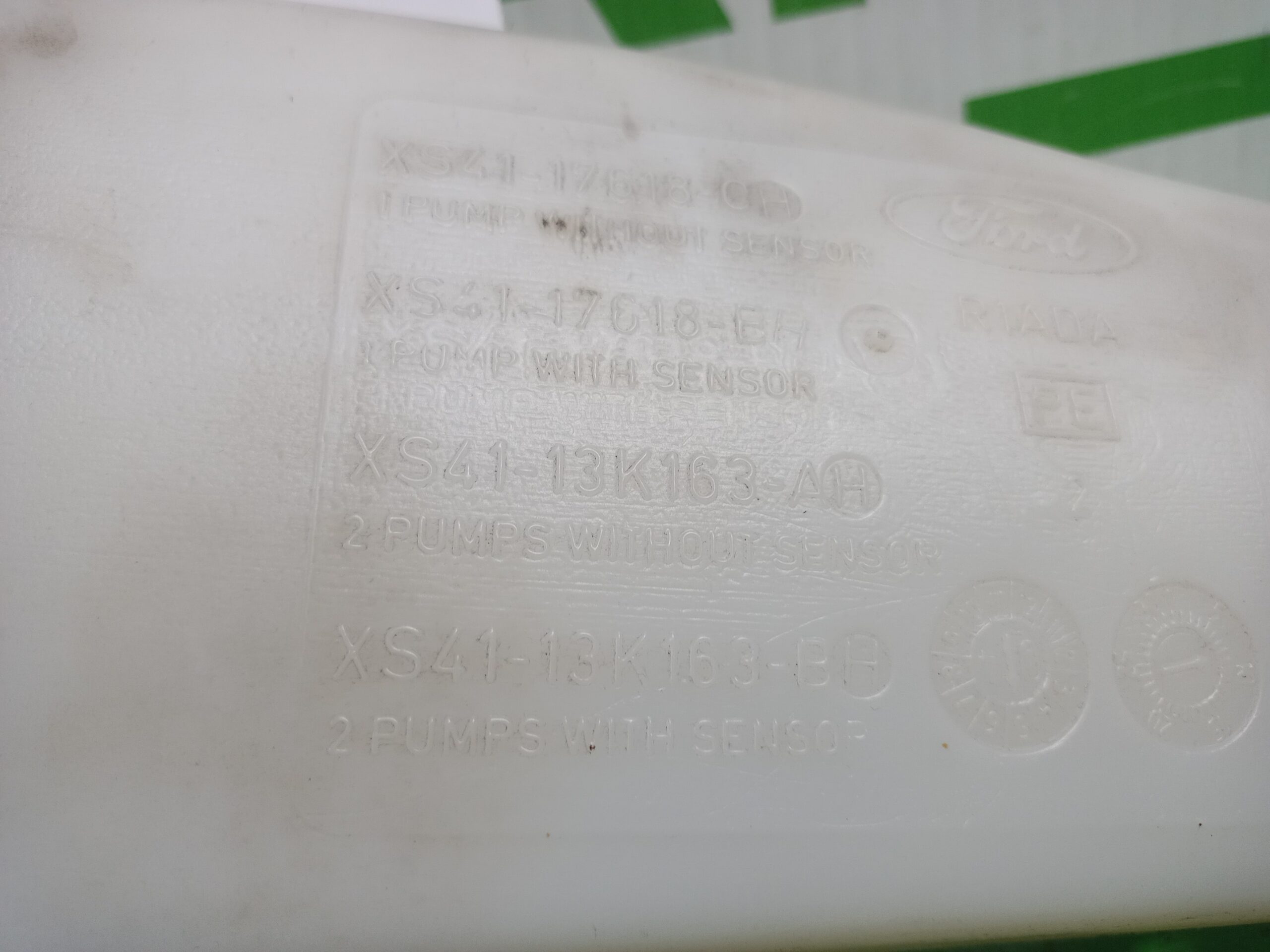 deposito_limpia_xs4113k163ah_ford_focus_berlina_cak_ambiente