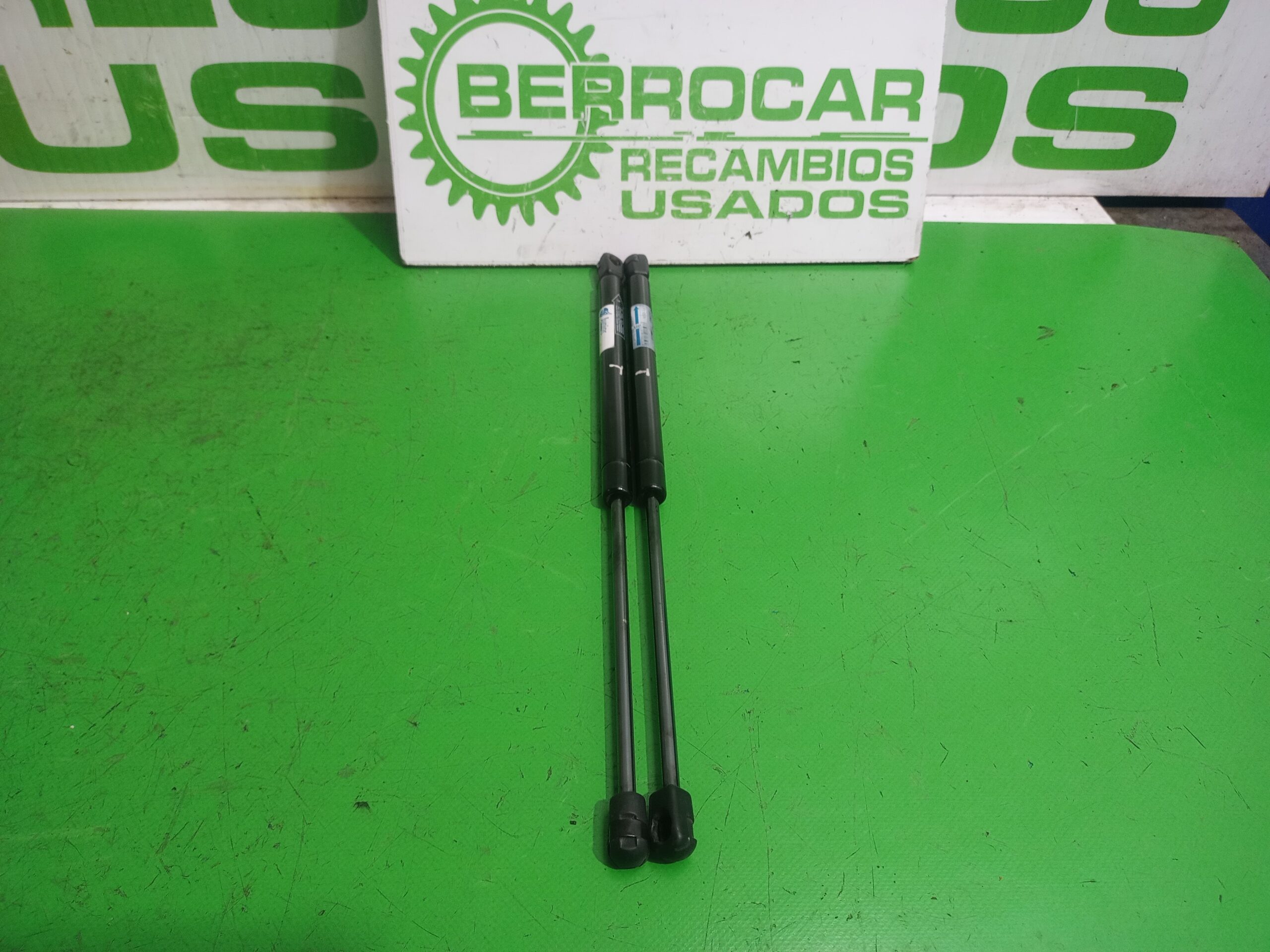 amortiguadores_maletero_porton_jb450650_ford_focus_berlina_cak_ambiente