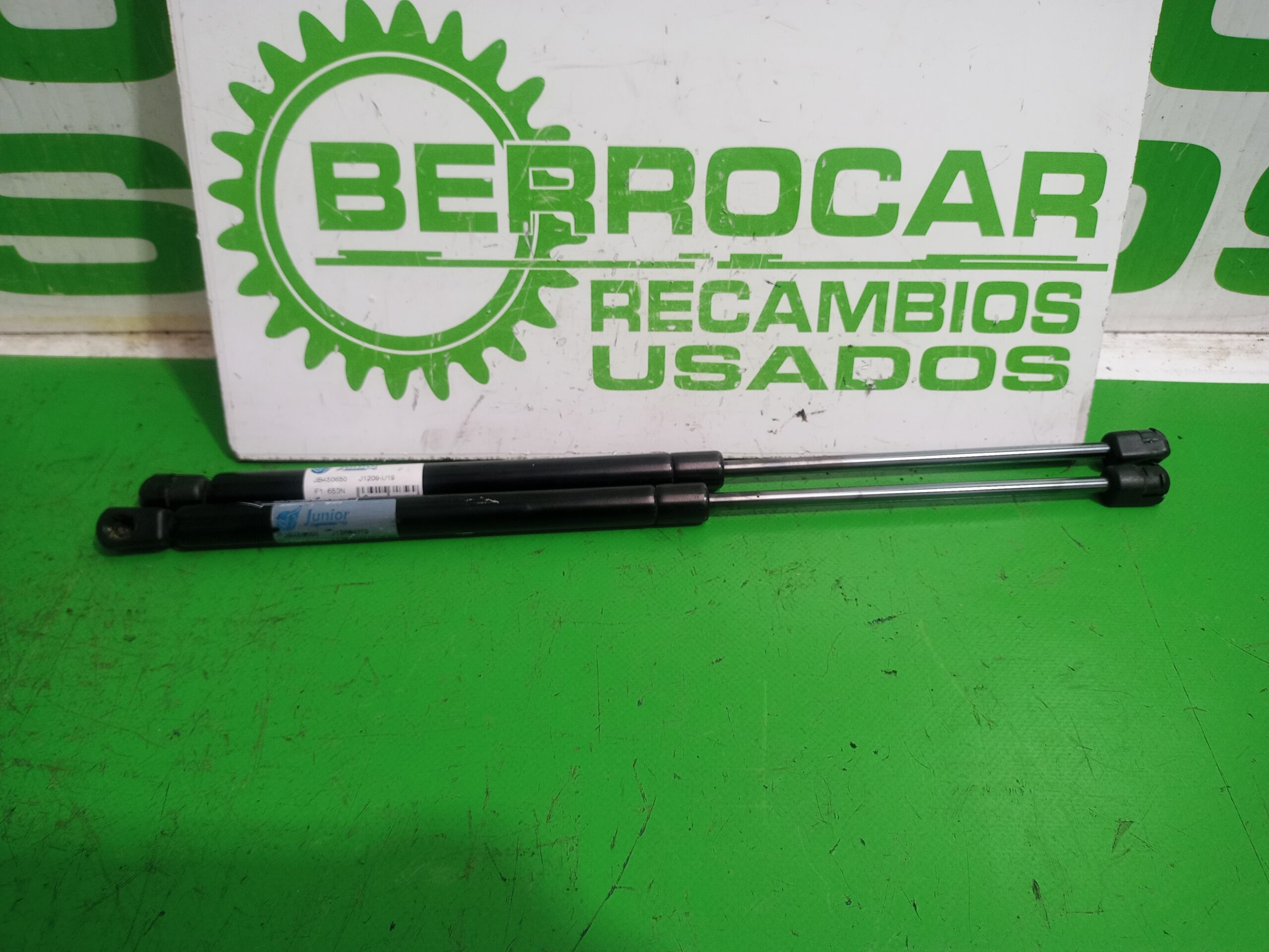 amortiguadores_maletero_porton_jb450650_ford_focus_berlina_cak_ambiente