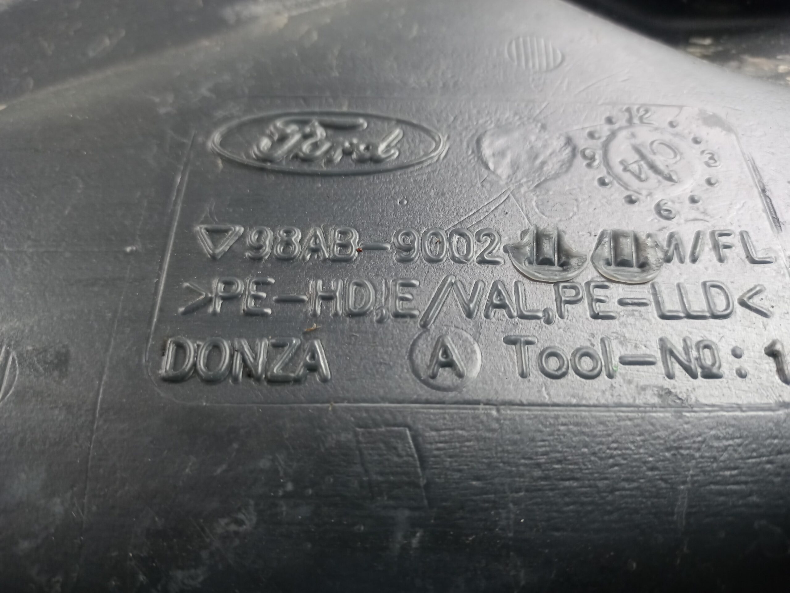 deposito_combustible_98ab9002_ford_focus_berlina_cak_ambiente