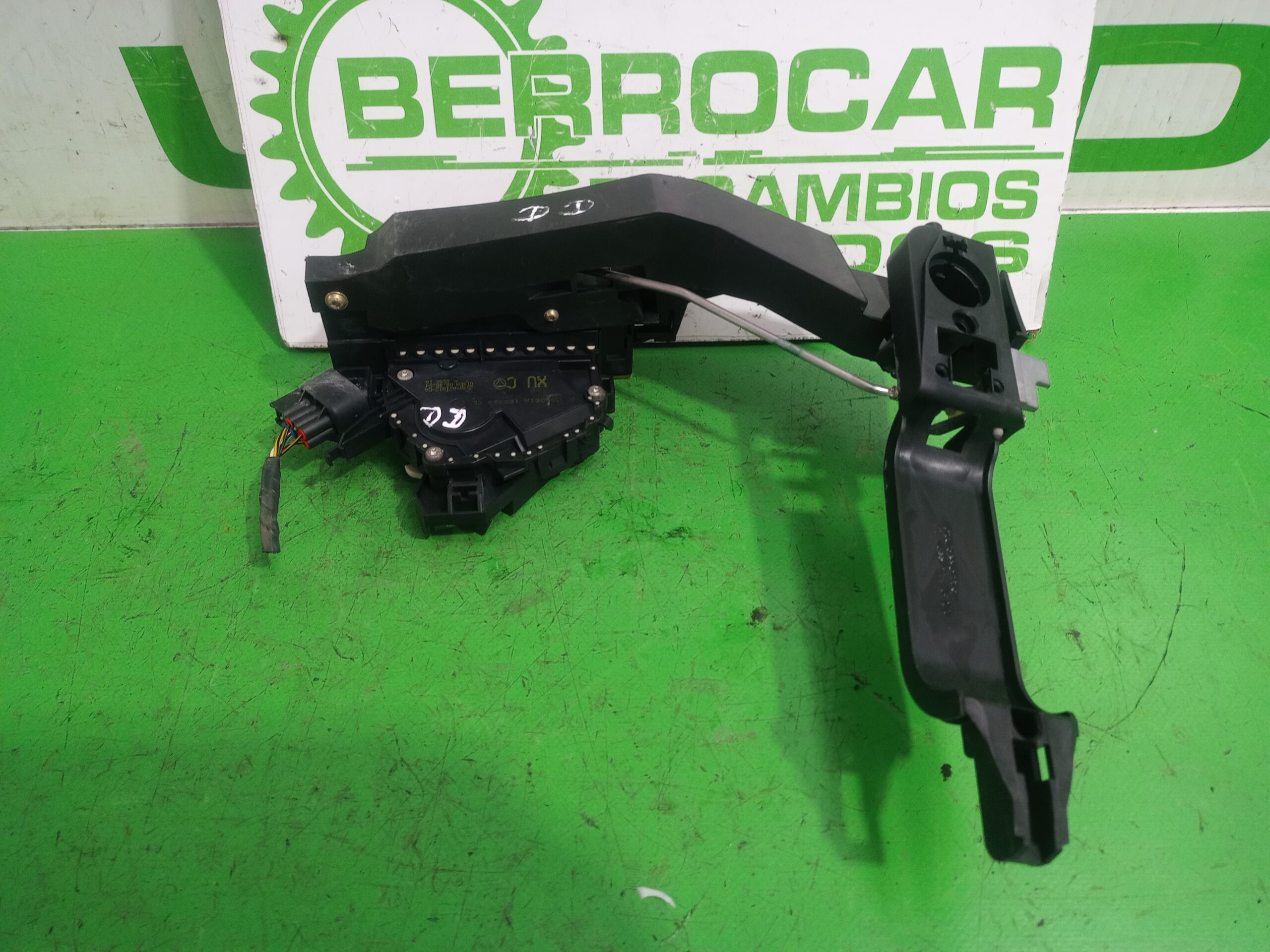 cerradura_puerta_delantera_derecha_2s4aa21812ga_ford_focus_berlina_cak_ambiente