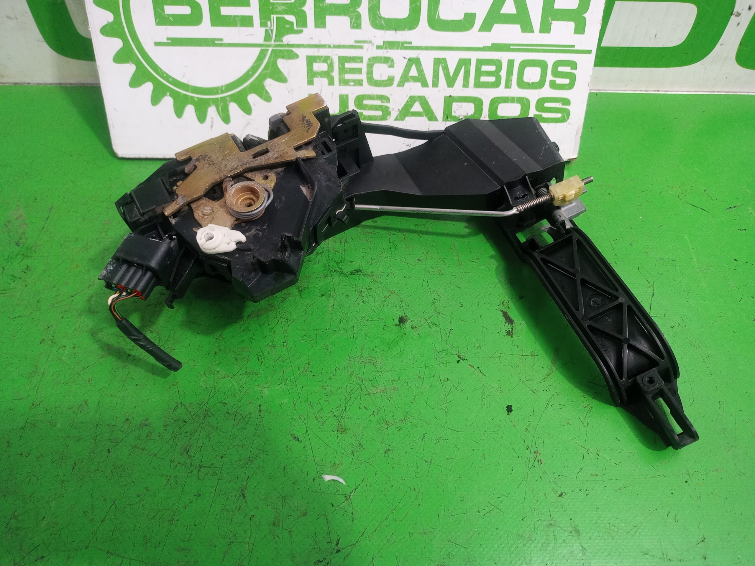 cerradura_puerta_delantera_izquierda_2s4aa21813ha_ford_focus_berlina_cak_ambiente