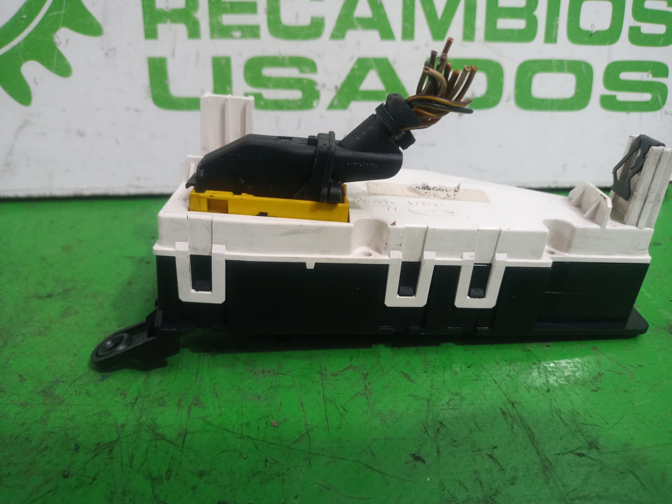 pantalla_multifuncion_2m5t10d885fb_ford_focus_berlina_cak_ambiente