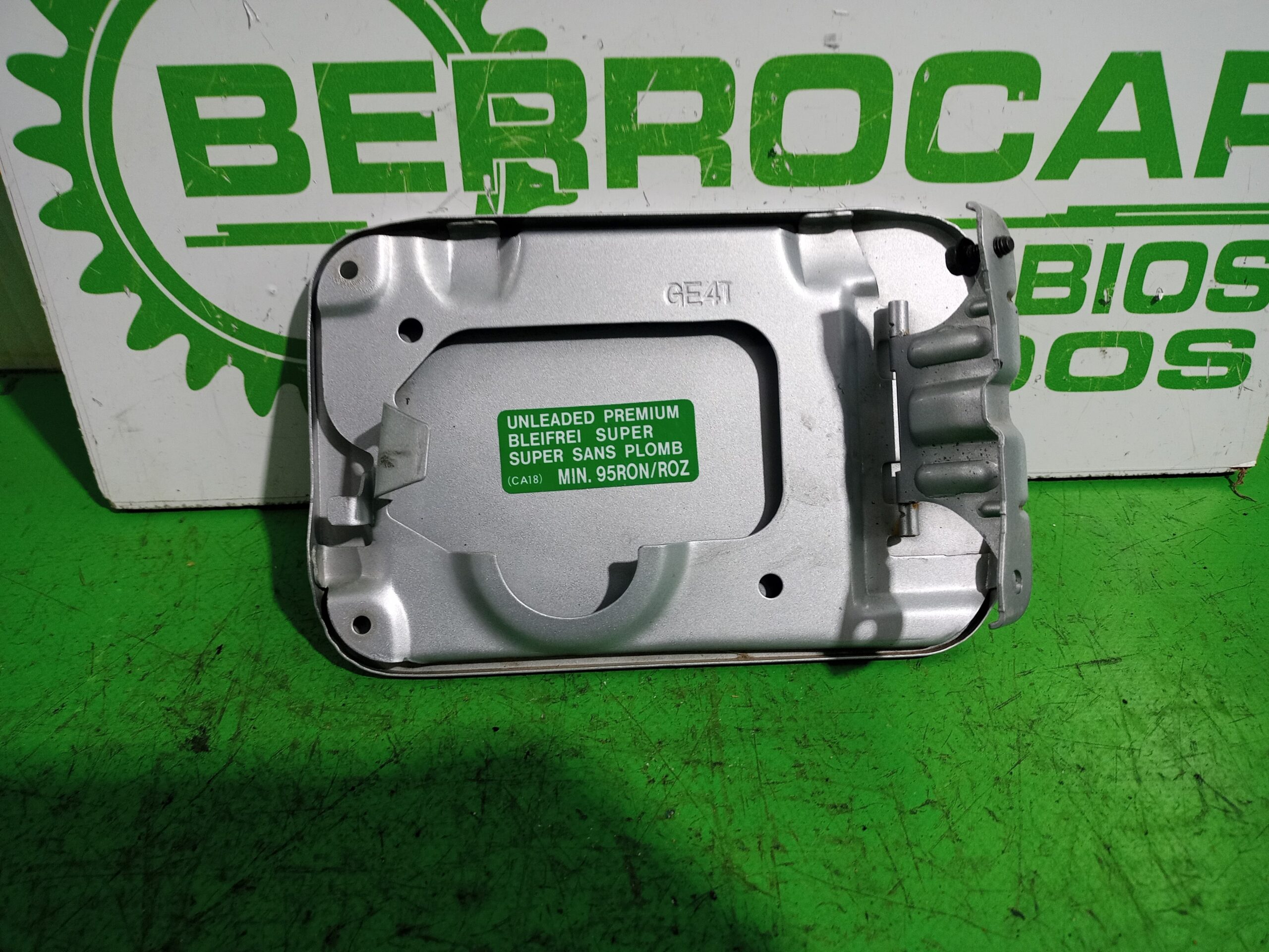 tapa_exterior_combustible_4670018_mazda_626_berlina_gf_2_0_16v_cat