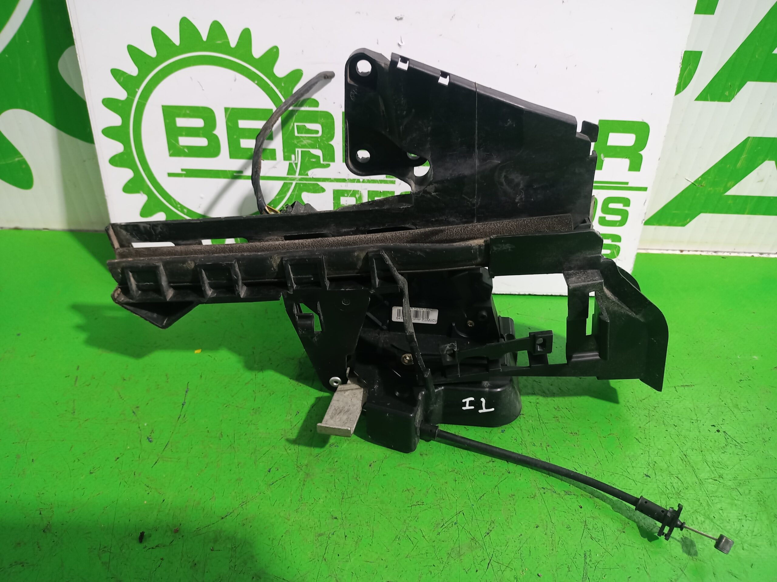 cerradura_puerta_trasera_izquierda_24000000013_ford_focus_berlina_cap_1_6_16v_cat