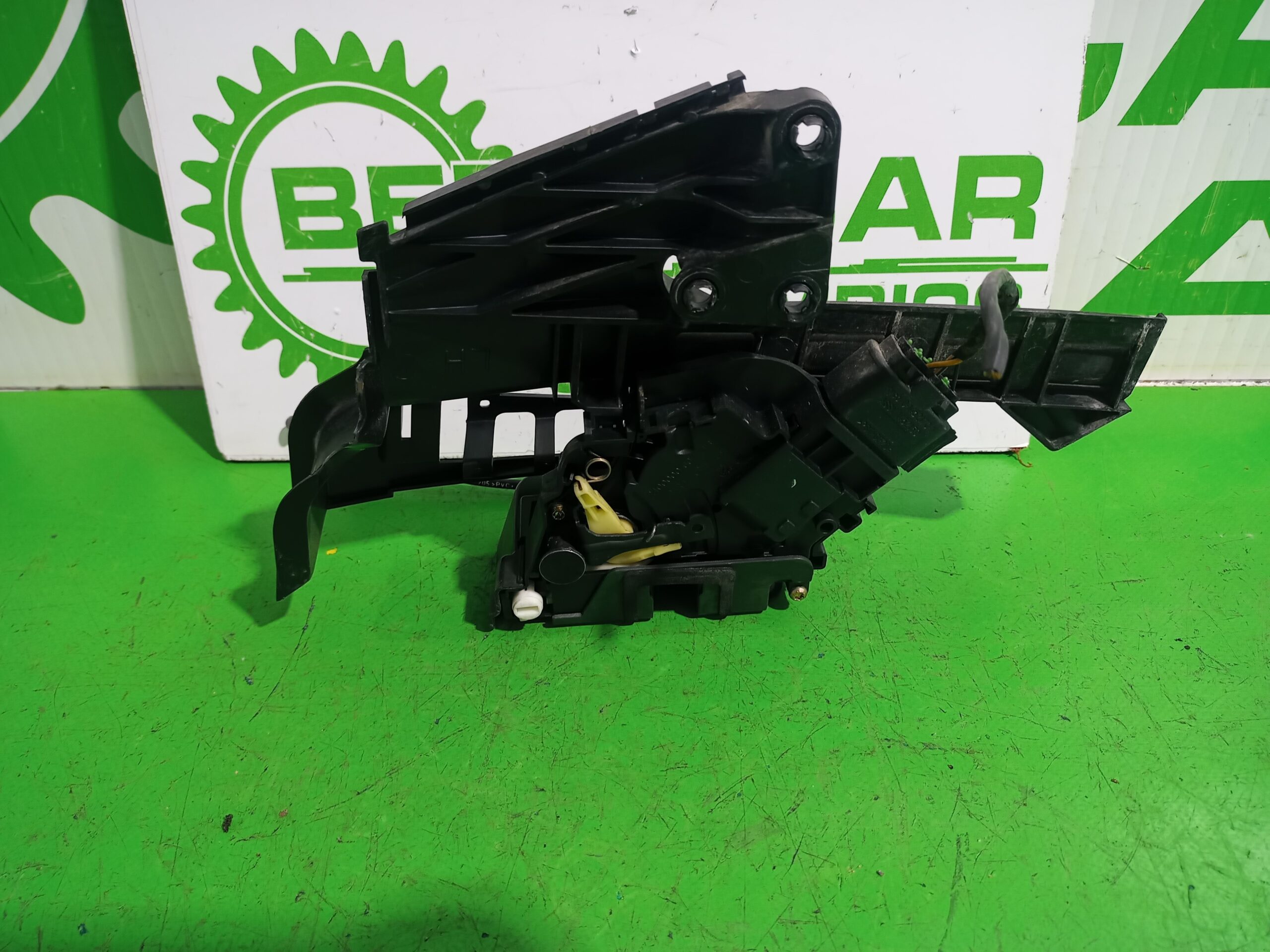 cerradura_puerta_trasera_izquierda_24000000013_ford_focus_berlina_cap_1_6_16v_cat