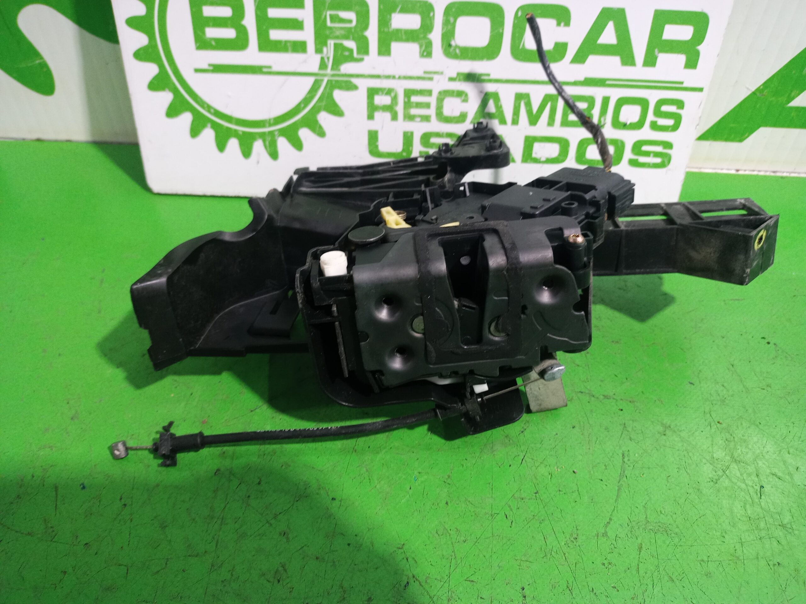 cerradura_puerta_trasera_izquierda_24000000013_ford_focus_berlina_cap_1_6_16v_cat