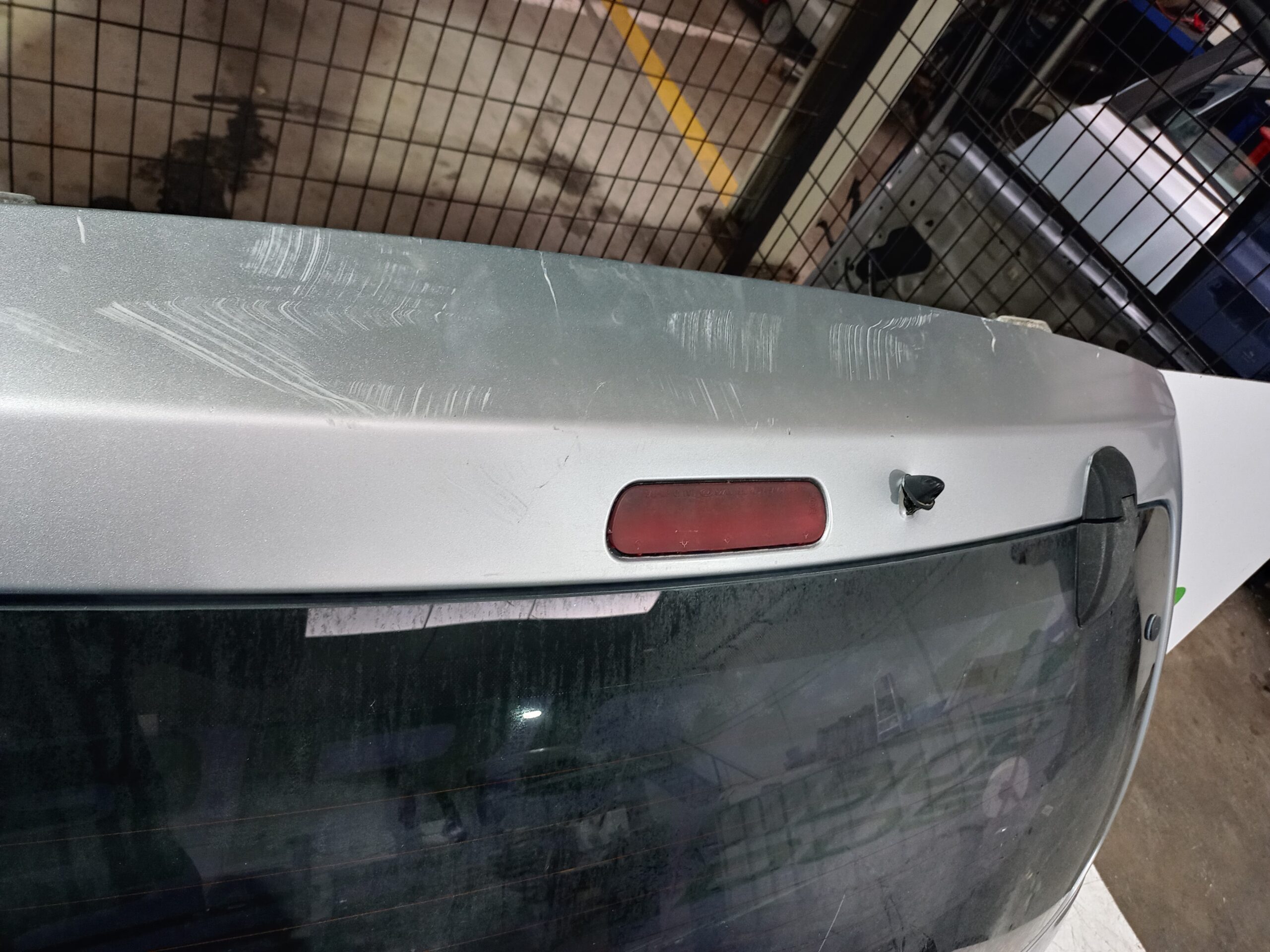 porton_trasero_737003e112_cristal_de_regalo_kia_sorento_2_5_crdi_cat