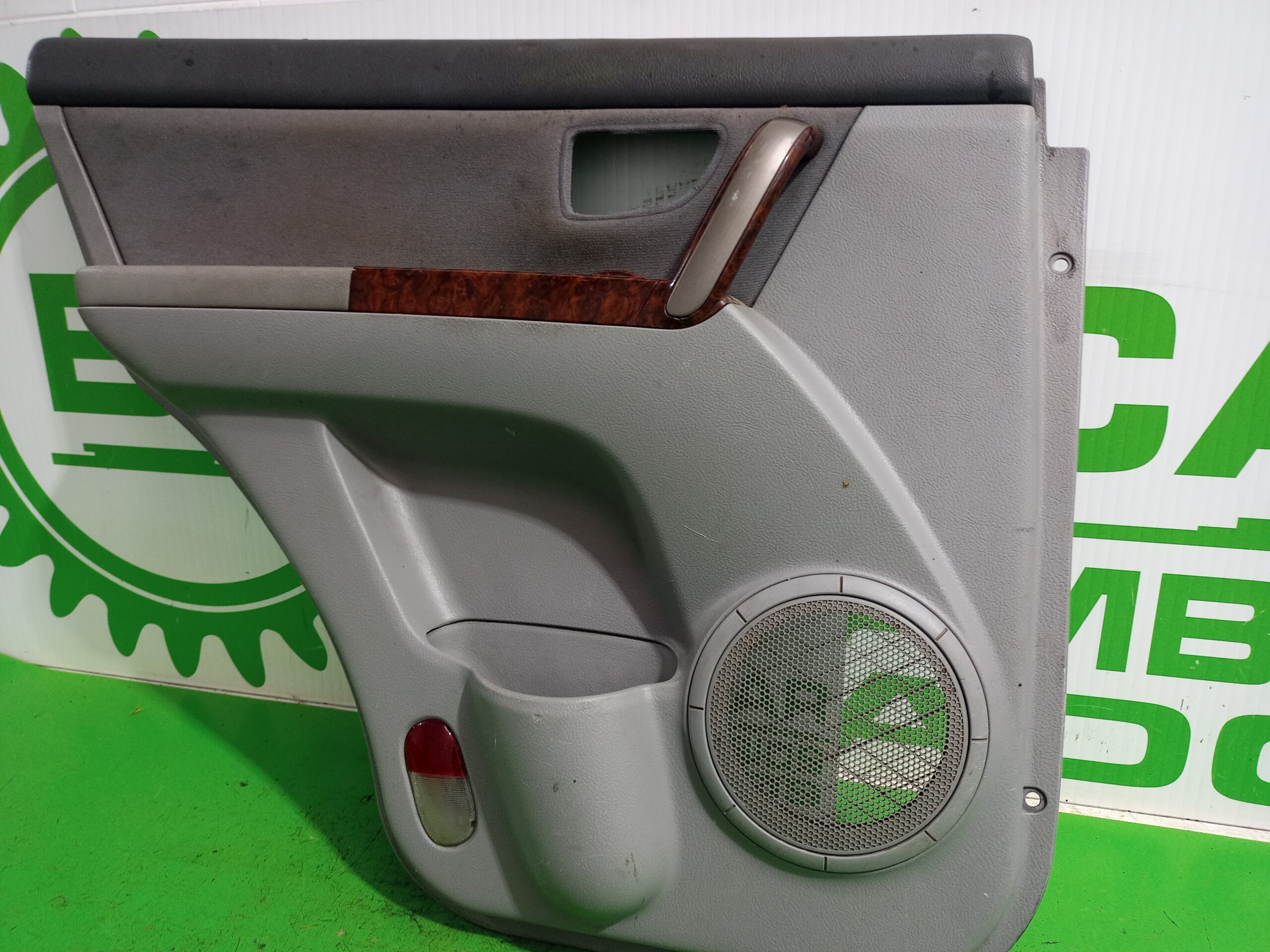 guarnecido_puerta_trasera_izquierda_833013e050j3_kia_sorento_2_5_crdi_cat