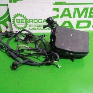 caja_reles_fusibles_8274102080_toyota_auris_touring_sports_e18_active