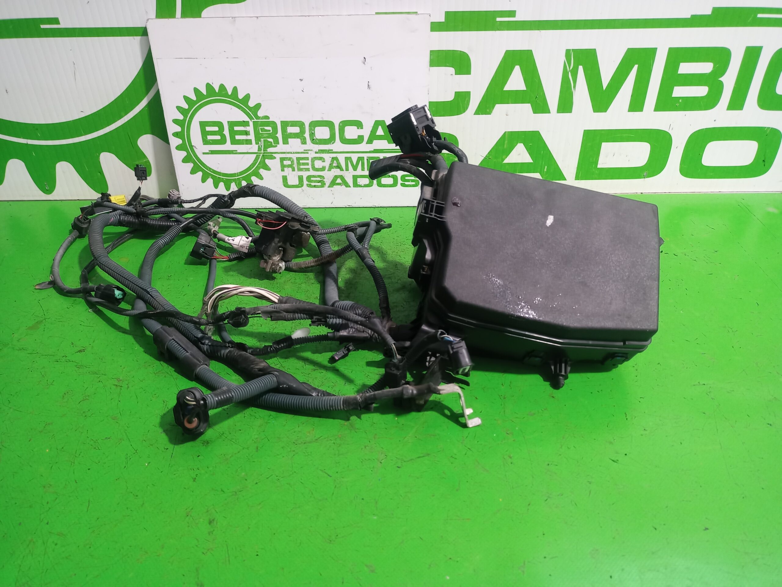 caja_reles_fusibles_8274102080_toyota_auris_touring_sports_e18_active