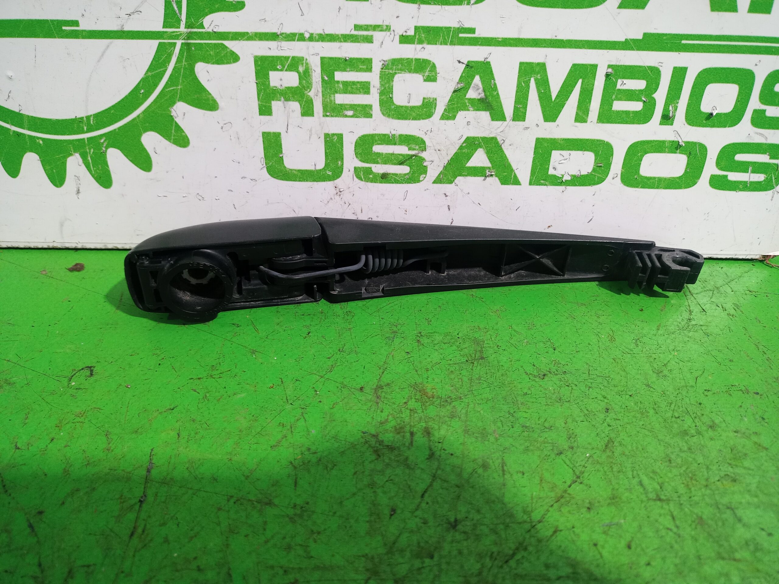 brazo_limpia_trasero_aj98019_8524102060_toyota_auris_touring_sports_e18_active
