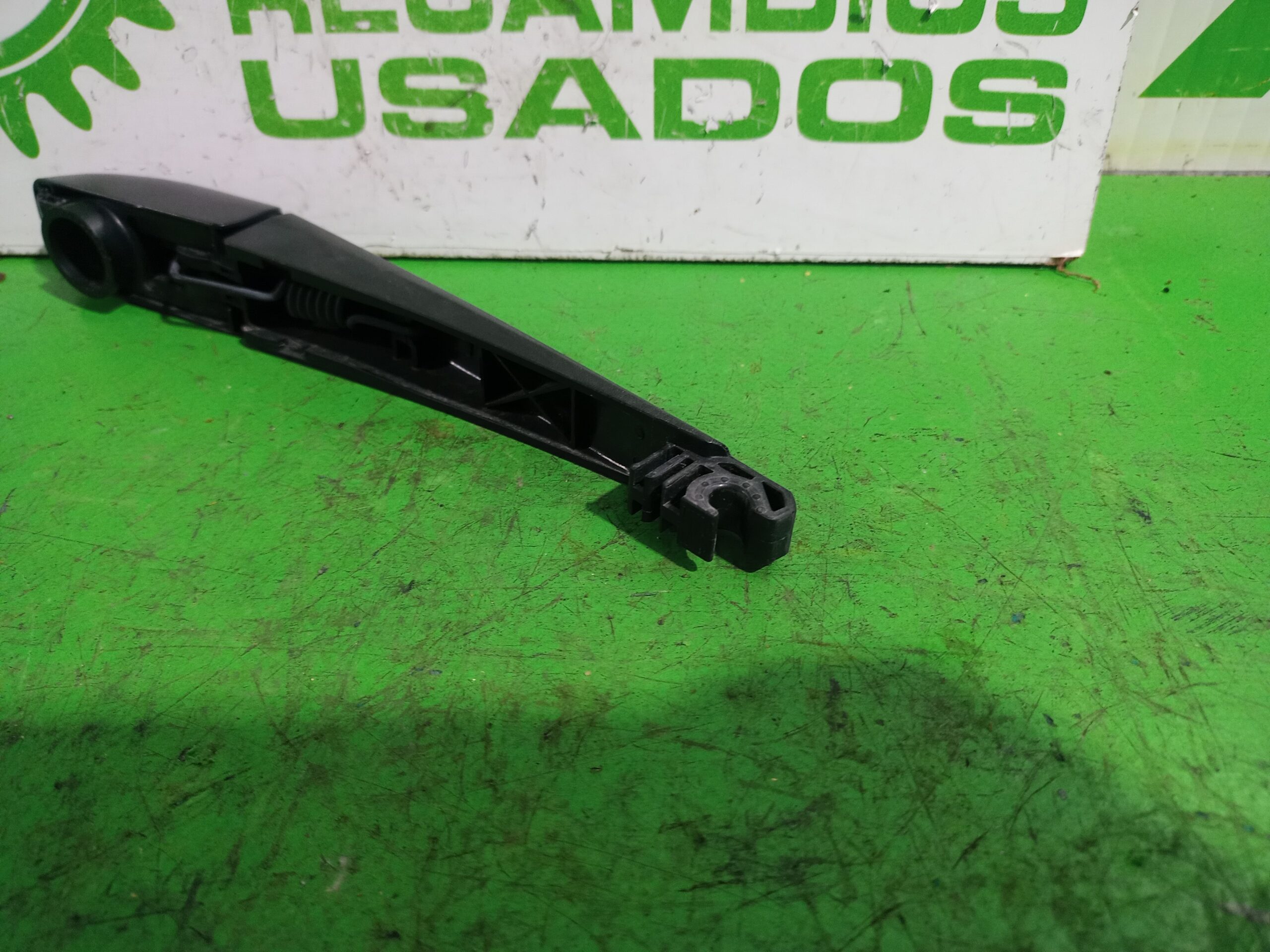 brazo_limpia_trasero_aj98019_8524102060_toyota_auris_touring_sports_e18_active