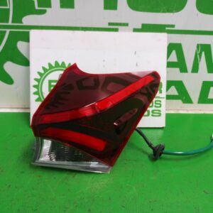 piloto_trasero_derecho_e418671_8155102a61_toyota_auris_touring_sports_e18_active