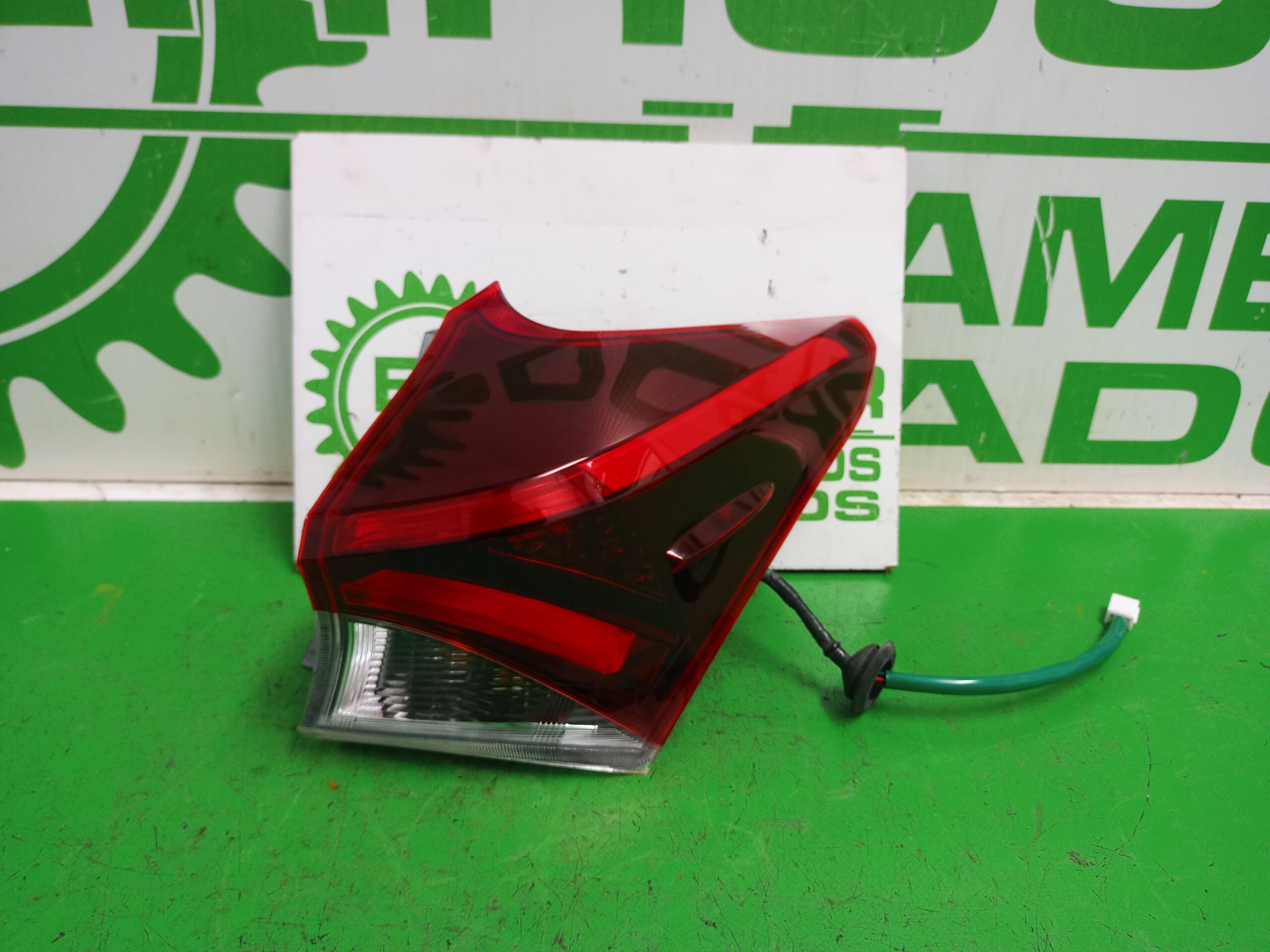 piloto_trasero_derecho_e418671_8155102a61_toyota_auris_touring_sports_e18_active