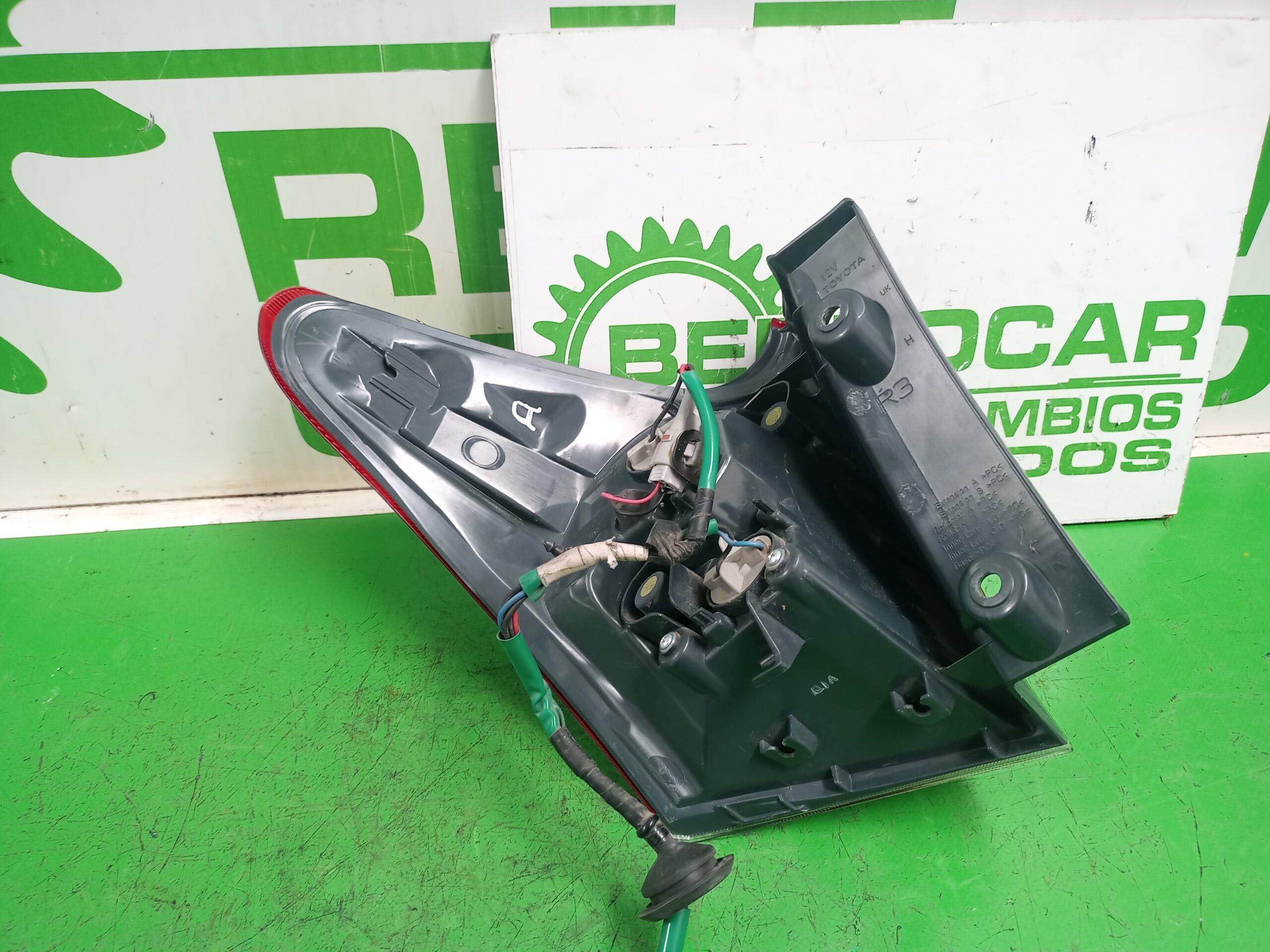 piloto_trasero_derecho_e418671_8155102a61_toyota_auris_touring_sports_e18_active