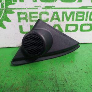 altavoz_8616002a40_toyota_auris_touring_sports_e18_active