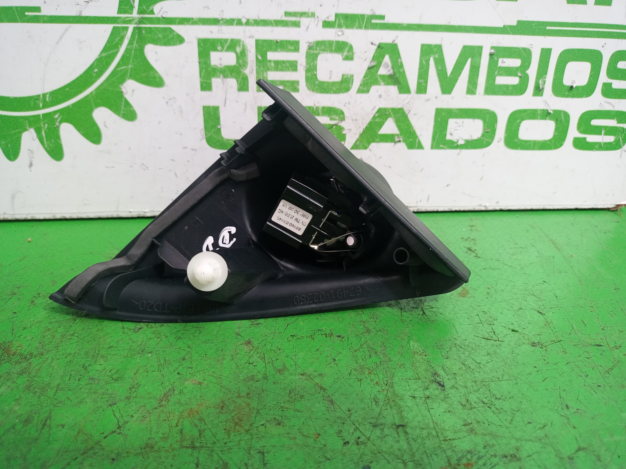 altavoz_8616002a40_toyota_auris_touring_sports_e18_active