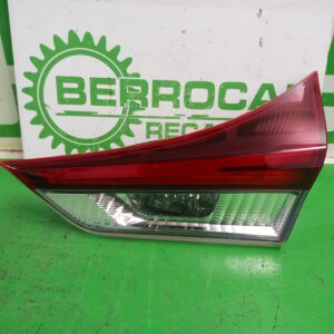 piloto_trasero_derecho_interior_e418671_8158102830_toyota_auris_touring_sports_e18_active