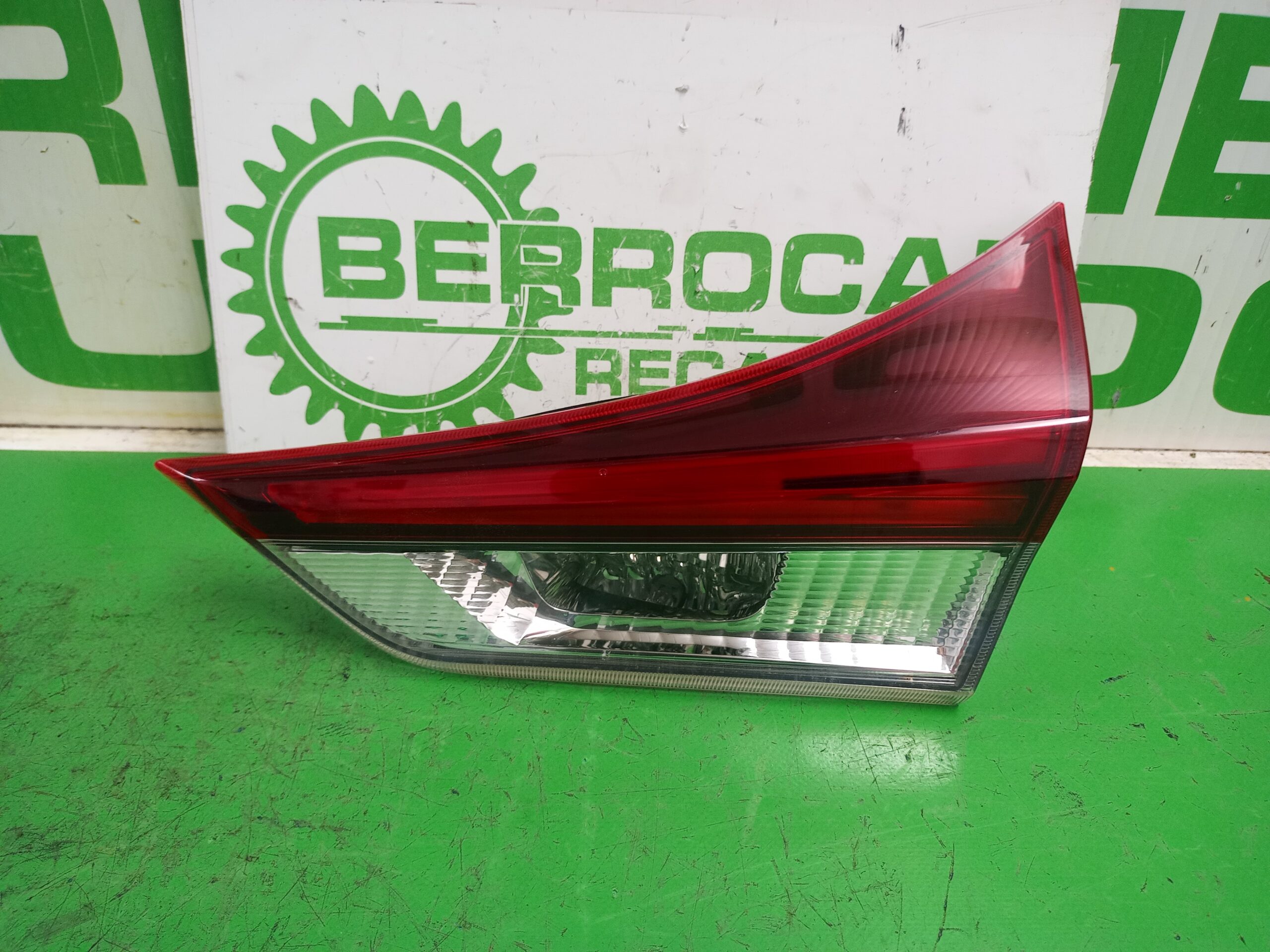 piloto_trasero_derecho_interior_e418671_8158102830_toyota_auris_touring_sports_e18_active