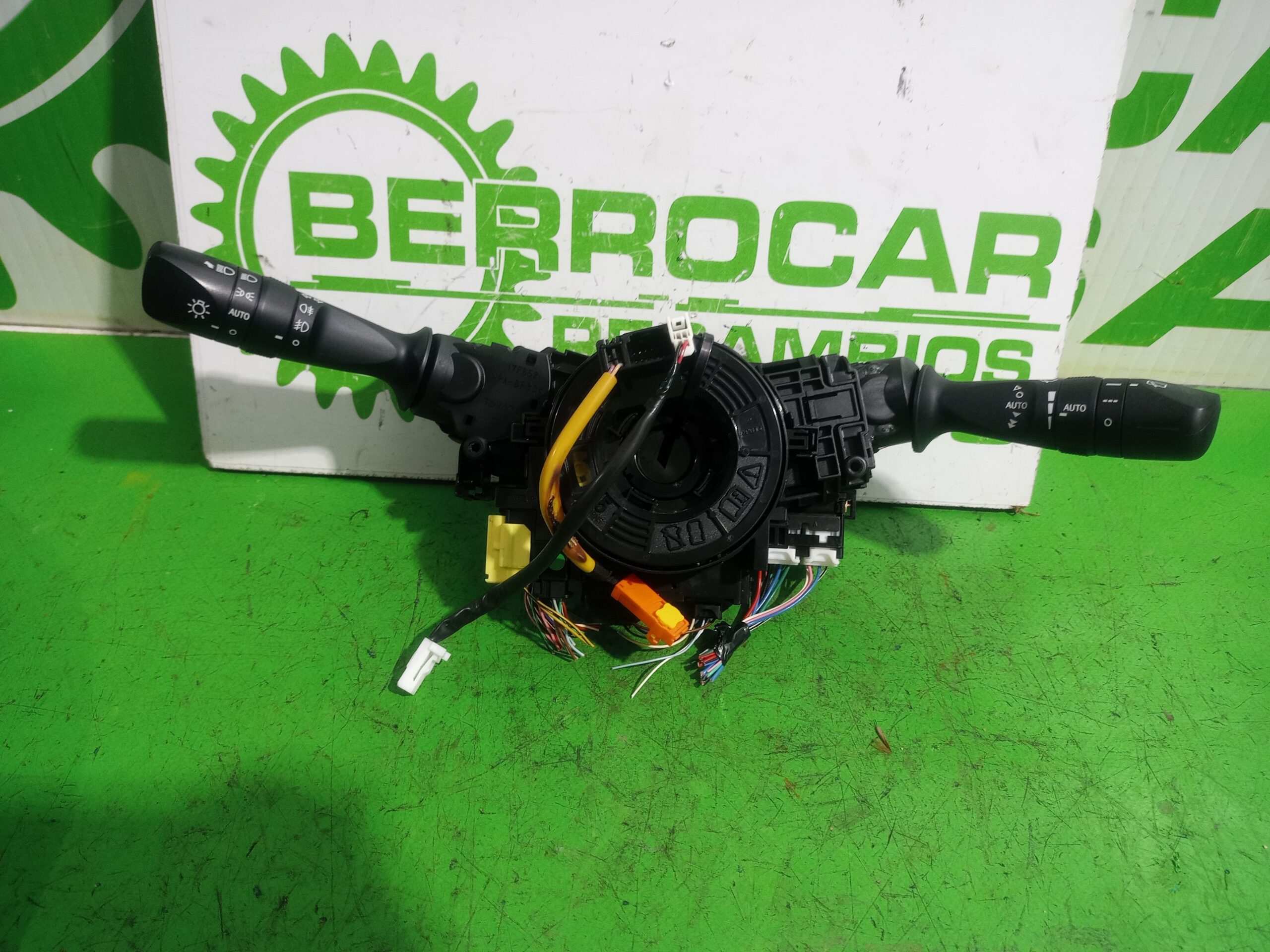 mando_multifuncion_8924502060_toyota_auris_touring_sports_e18_active