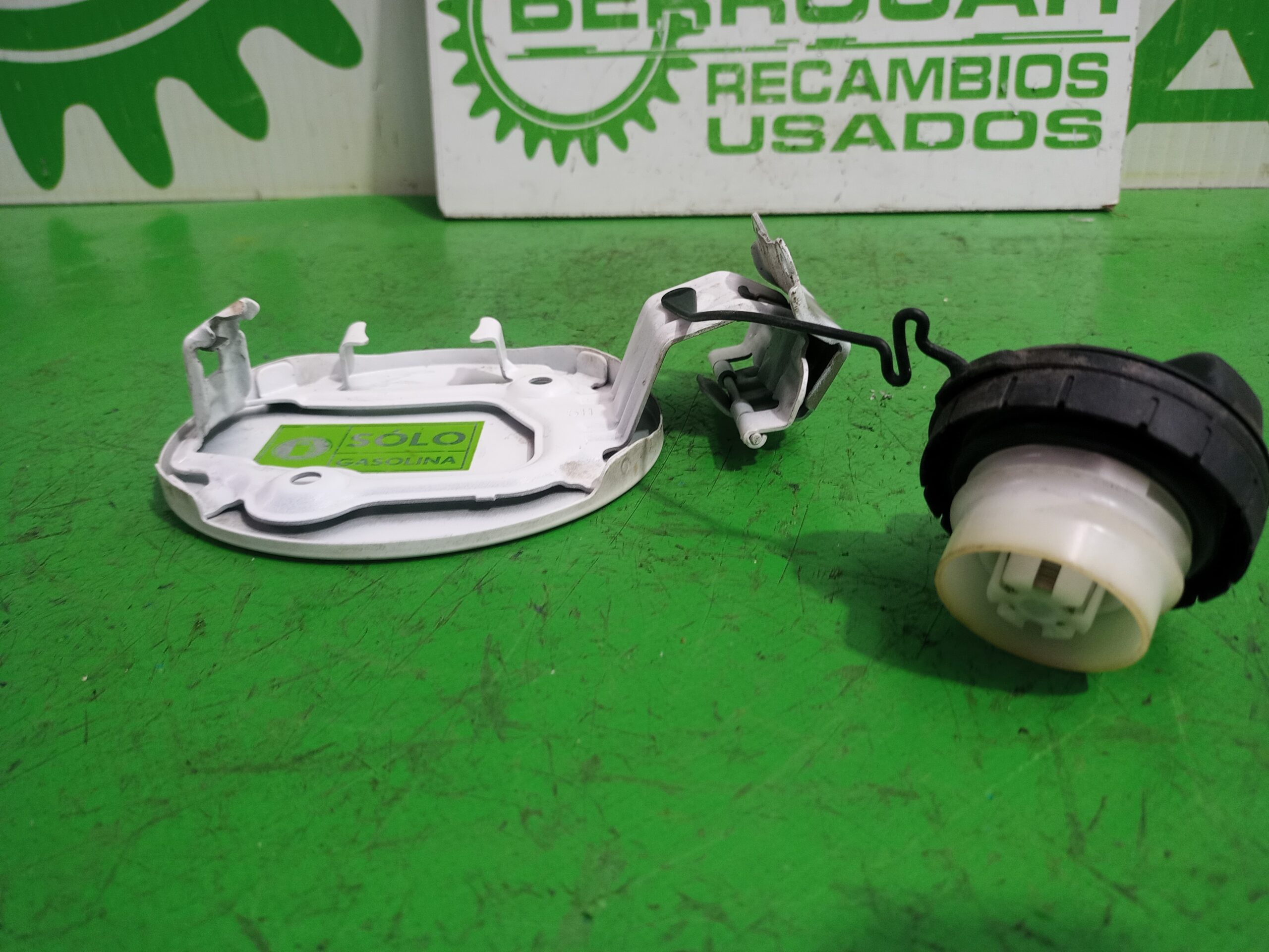 tapa_exterior_combustible_7735012550_toyota_auris_touring_sports_e18_active