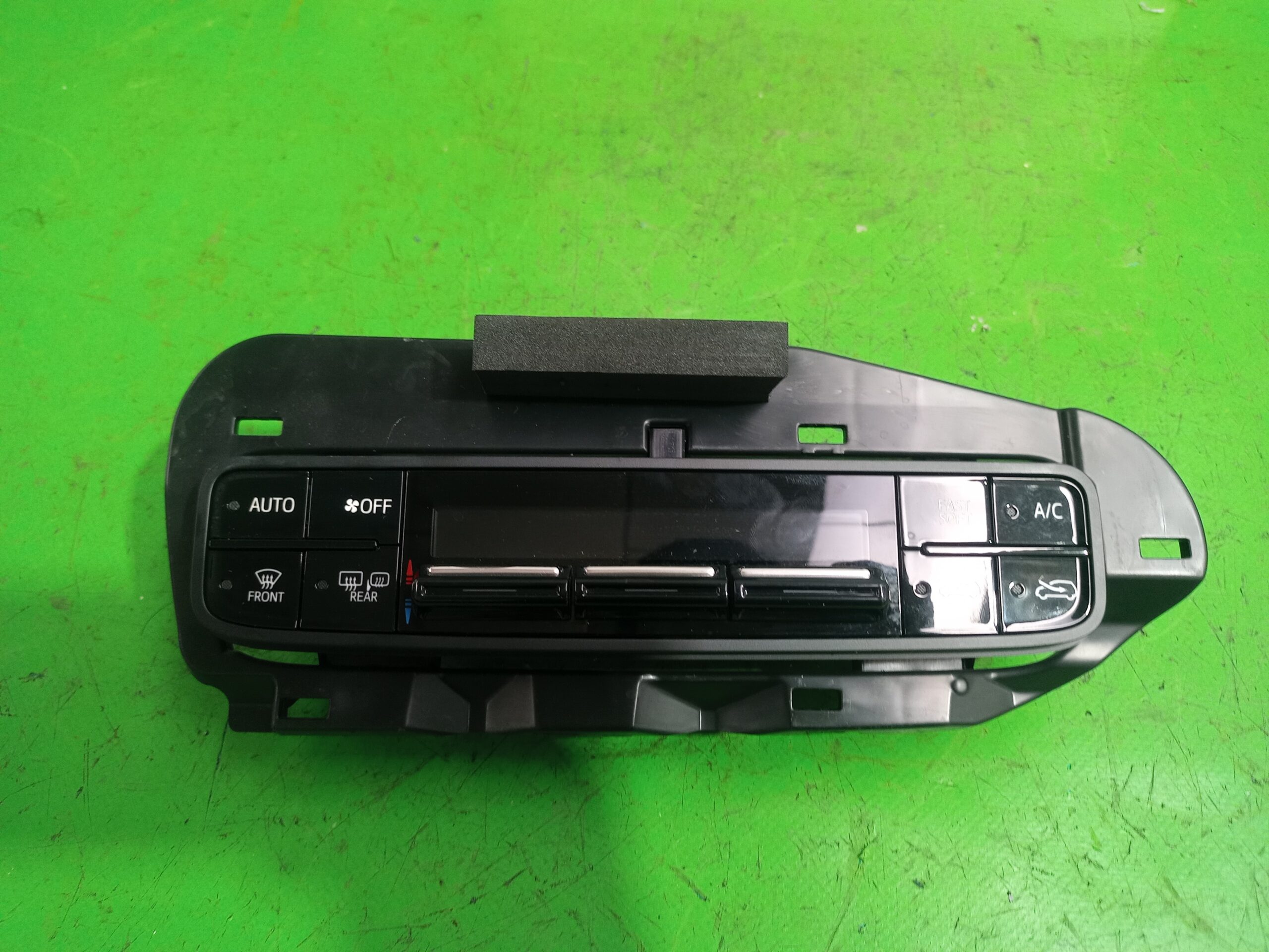 mando_climatizador_75h695_5590002820_toyota_auris_touring_sports_e18_active