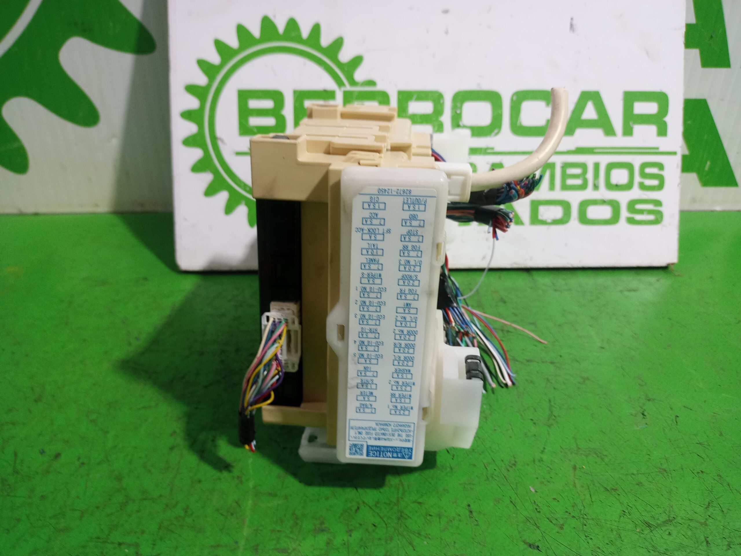 caja_reles_fusibles_8922102480_toyota_auris_touring_sports_e18_active