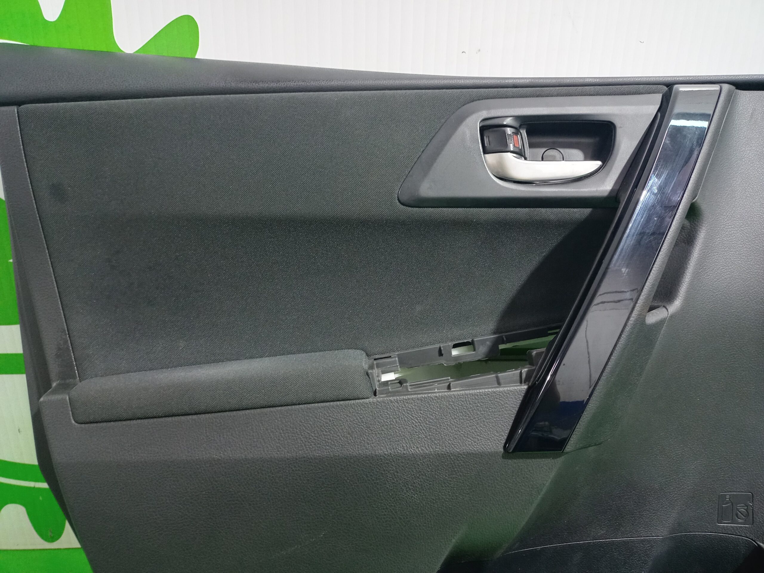 guarnecido_puerta_delantera_izquierda_6777802280_toyota_auris_touring_sports_e18_active