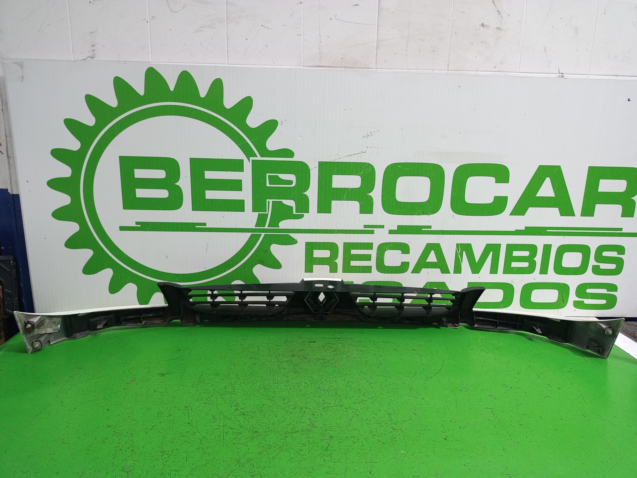 rejilla_delantera_8200331208_renault_kangoo_f_kc0_au_entique