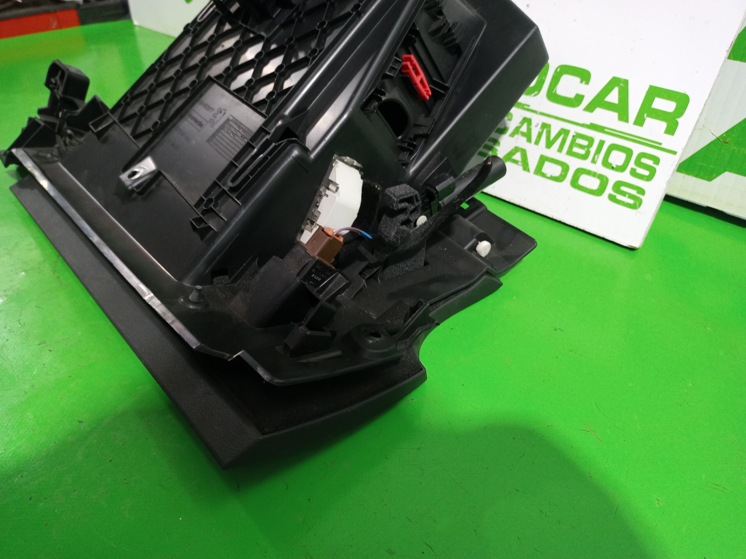 guantera_9686450877_peugeot_508_active