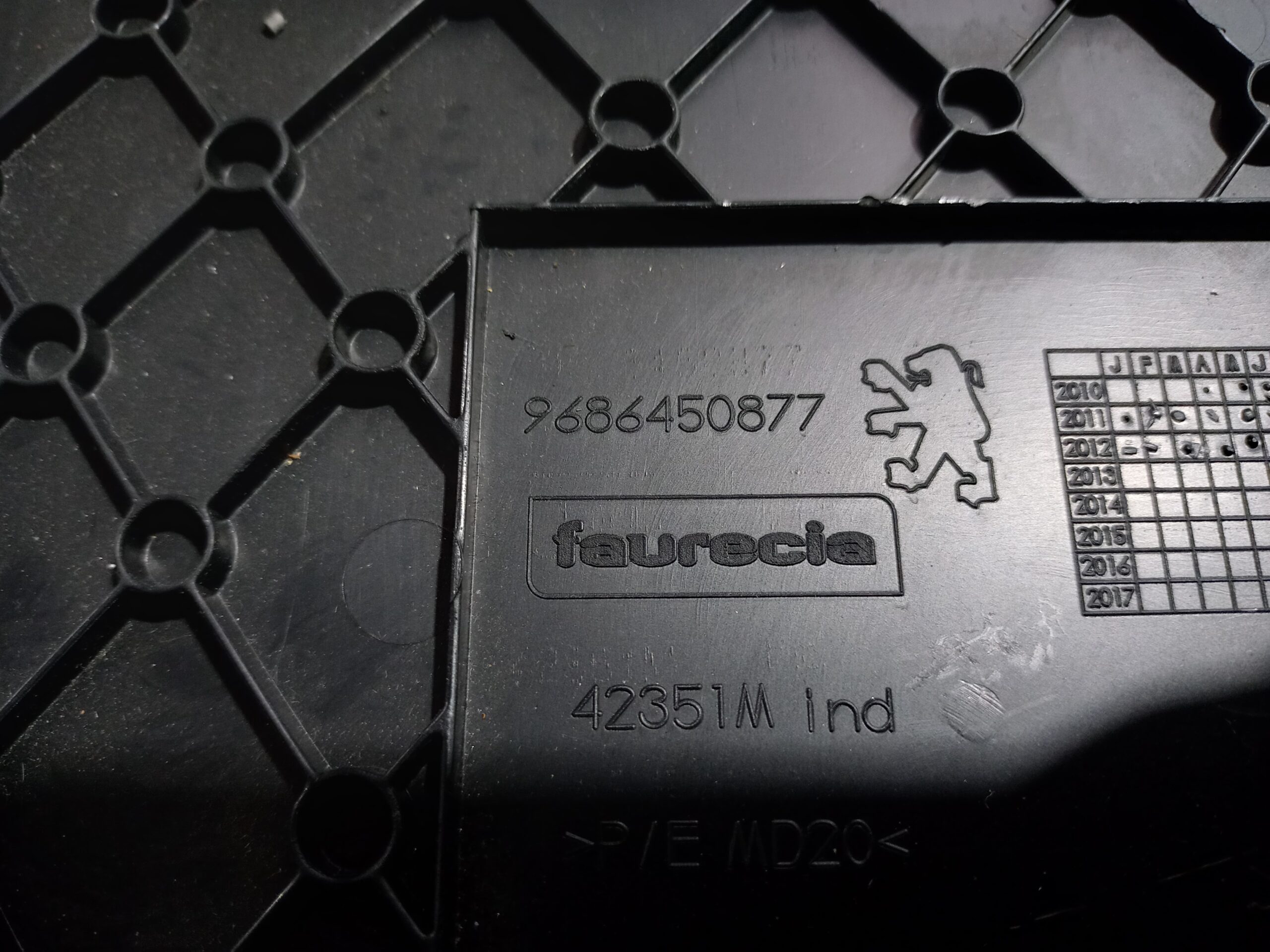 guantera_9686450877_peugeot_508_active