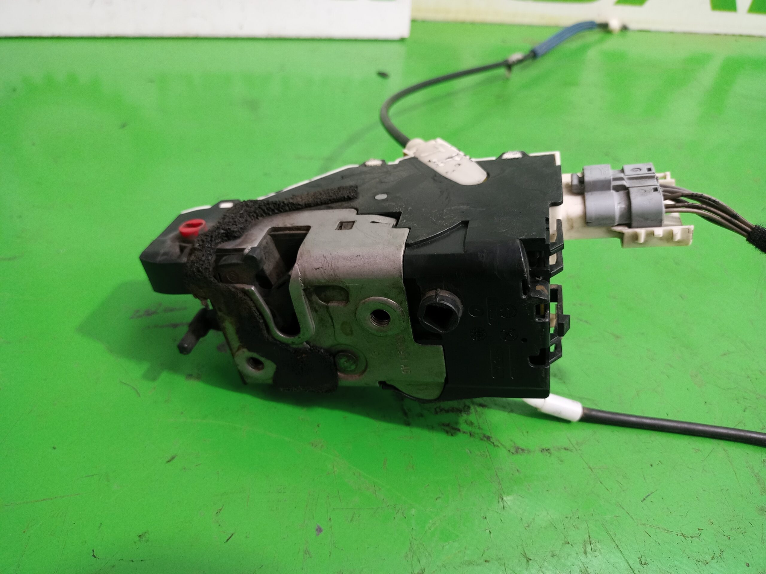 cerradura_puerta_trasera_izquierda_9681337380_peugeot_407_2_0_16v_cat