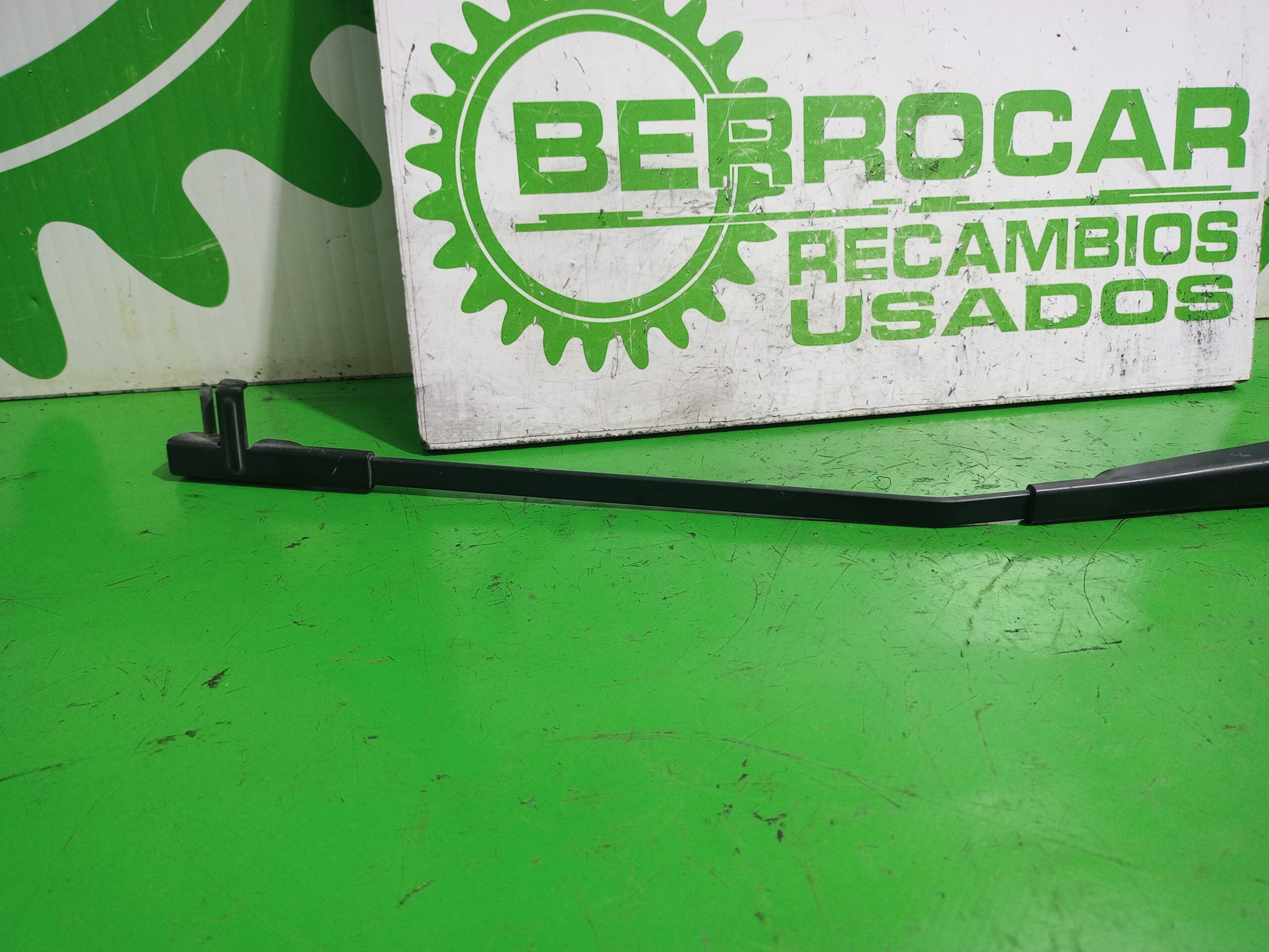 brazo_limpia_delantero_izquierdo_dagcc_peugeot_407_2_0_16v_cat