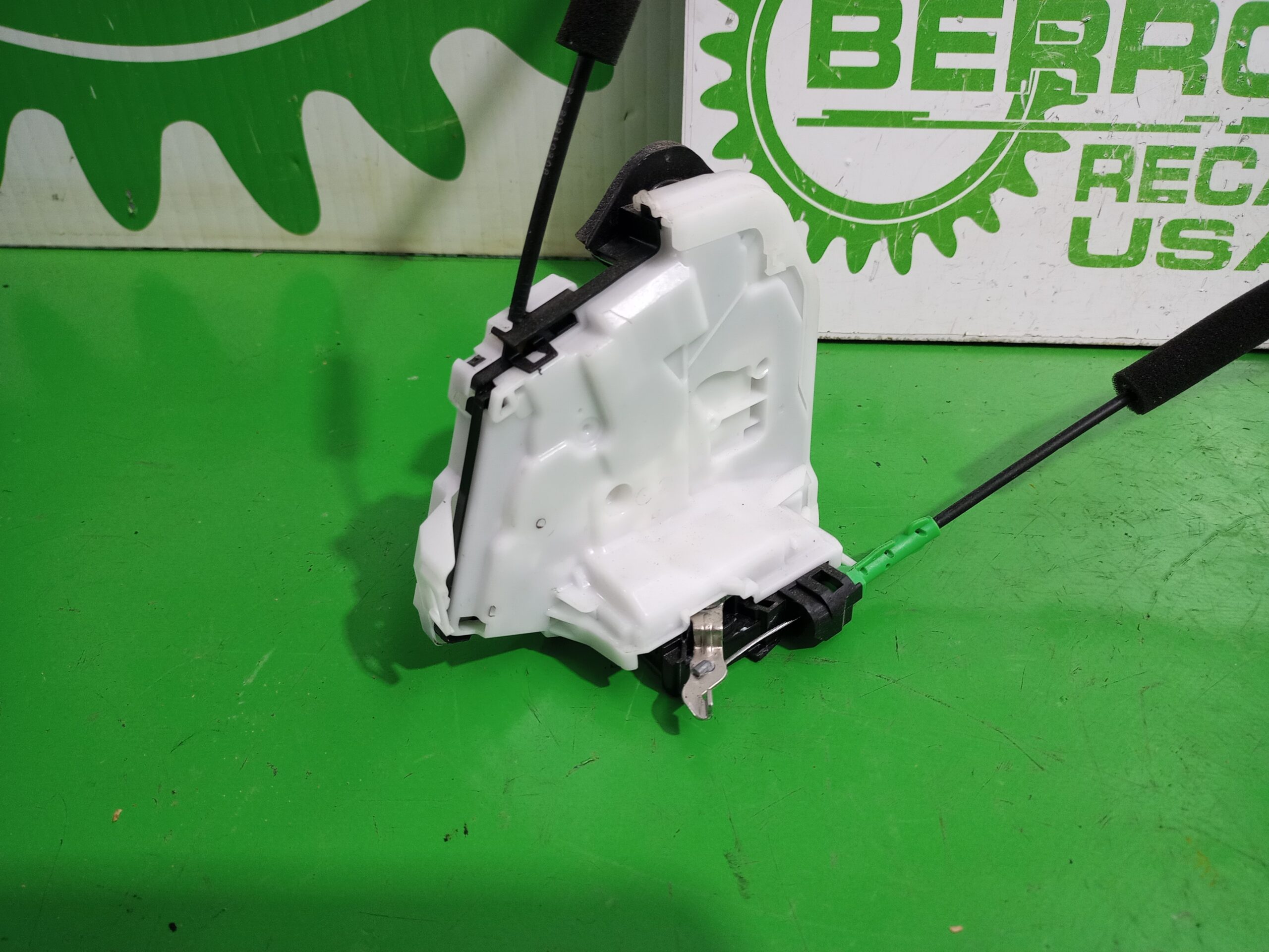 cerradura_puerta_trasera_izquierda_825016ua0a_nissan_qashqai_ii_j11_j11_1_3_dig_t