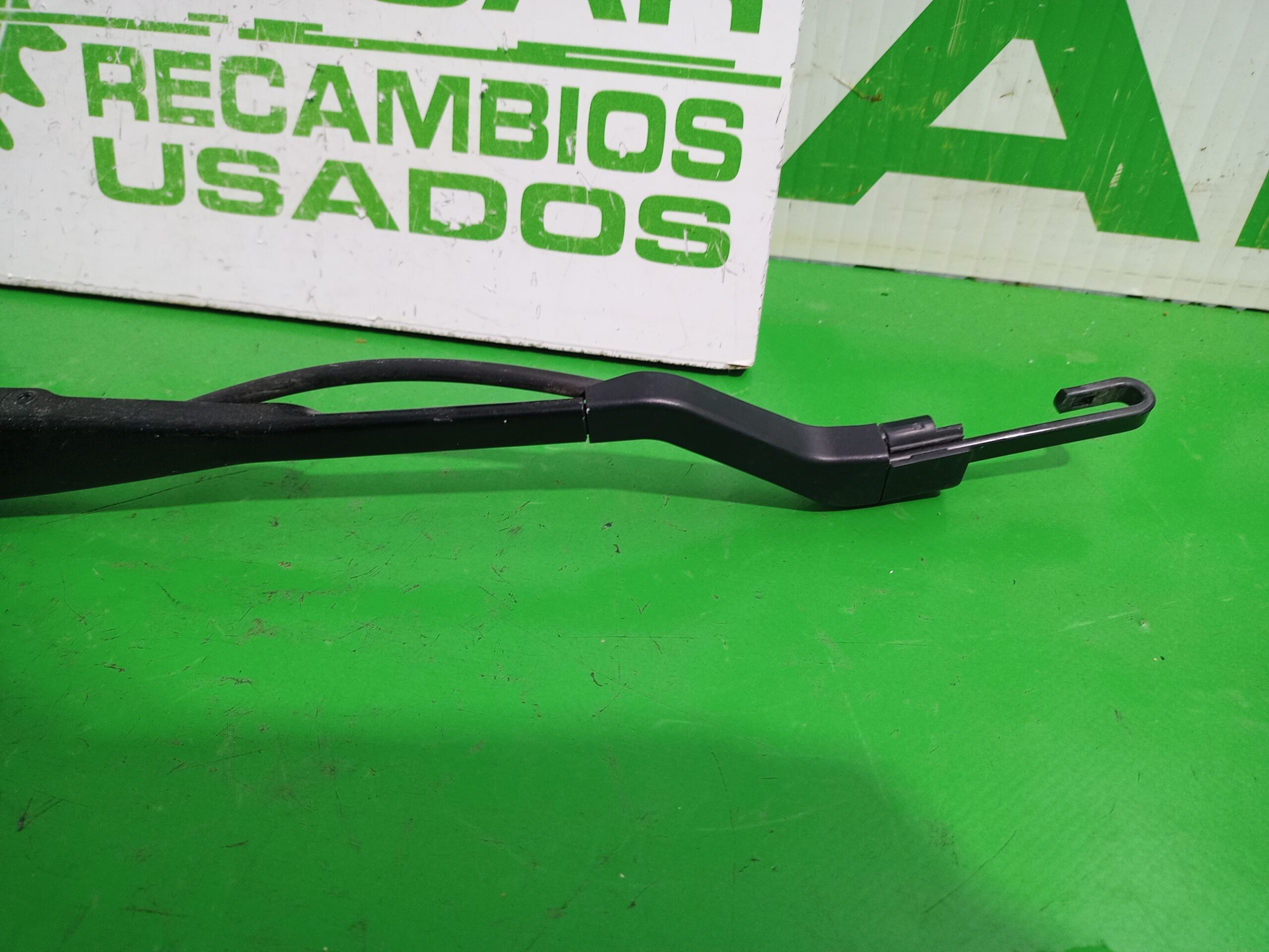 brazo_limpia_delantero_izquierdo_80017587_nissan_qashqai_ii_j11_j11_1_3_dig_t