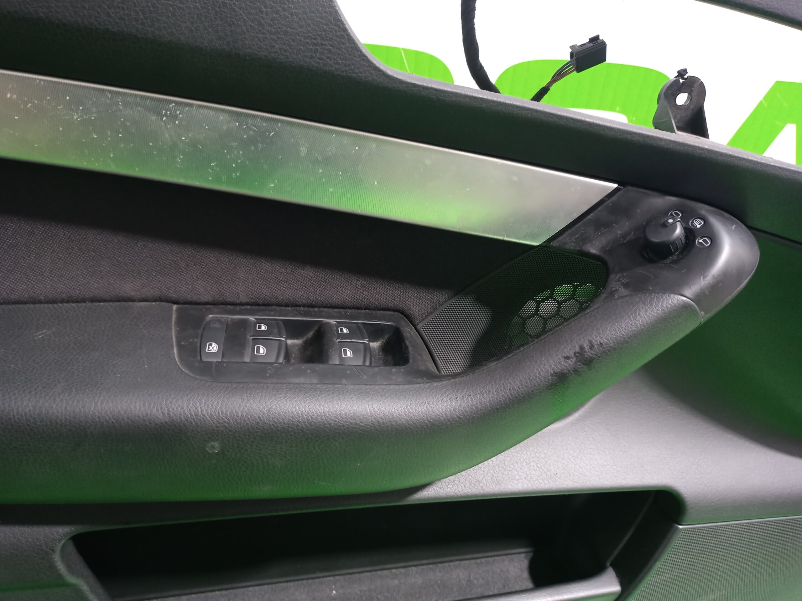 guarnecido_puerta_delantera_izquierda_4f1867105a_audi_a6_berlina_4f2_2_4