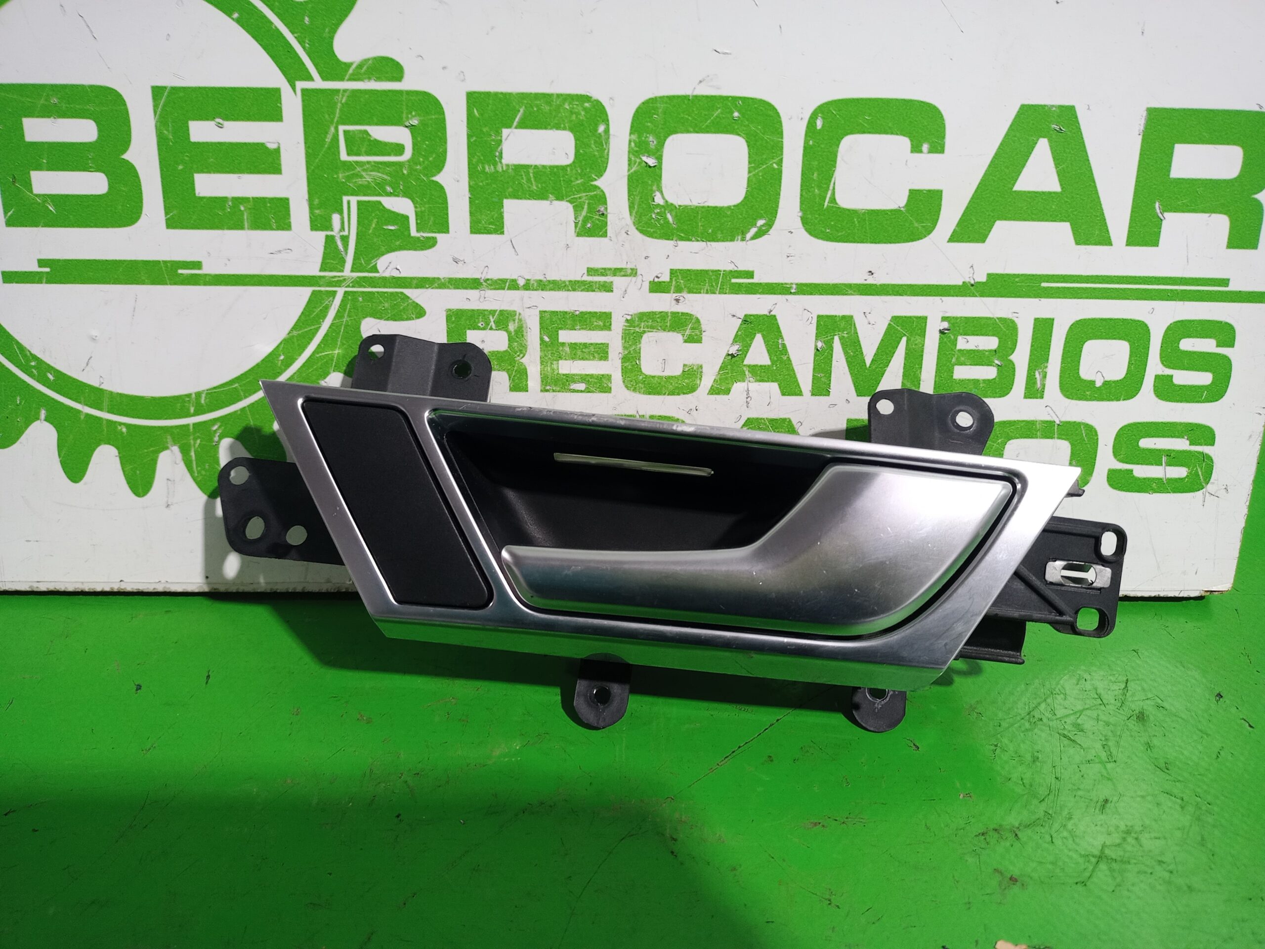 maneta_interior_trasera_derecha_4f0839020_audi_a6_berlina_4f2_2_4