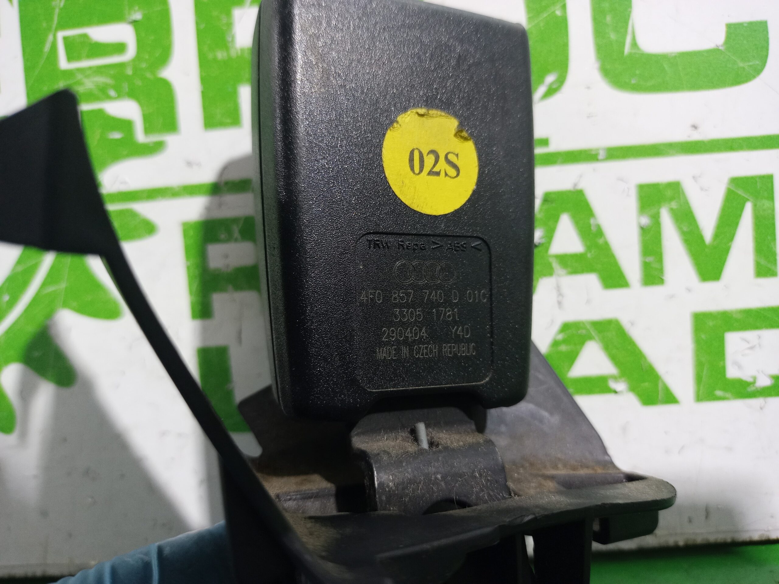 enganche_cinturon_trasero_derecho_4f0857740d_audi_a6_berlina_4f2_2_4