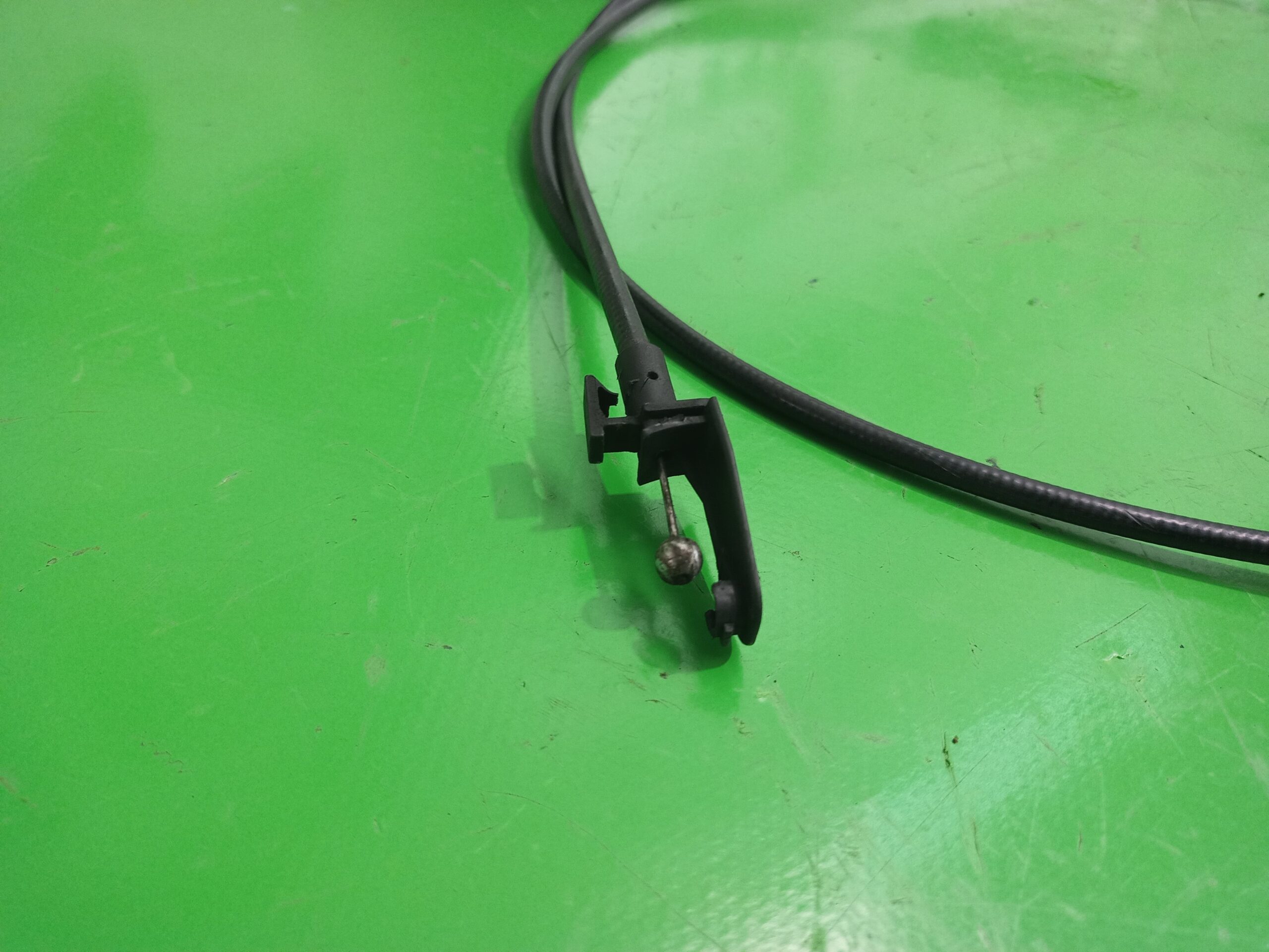 tirador_capot_4f1823533c_4f1823633b_audi_a6_berlina_4f2_2_4