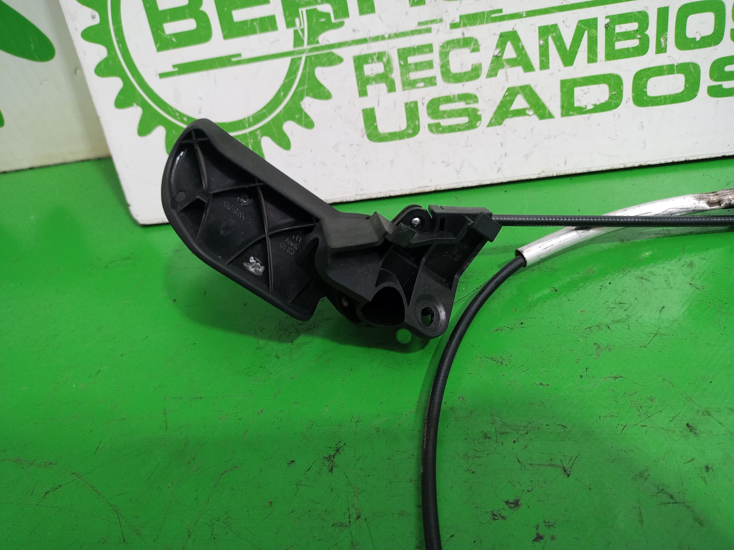 tirador_capot_4f1823533c_4f1823633b_audi_a6_berlina_4f2_2_4