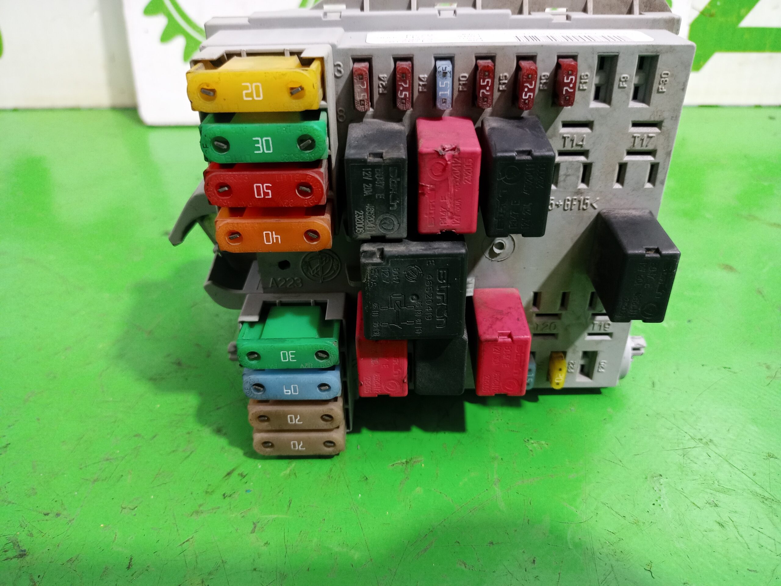 caja_reles_fusibles_51792197_lancia_ypsilon_101_1_3_multijet_16v_argento_10_2006