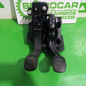 pedalera_3808430008_lancia_ypsilon_101_1_3_multijet_16v_argento_10_2006