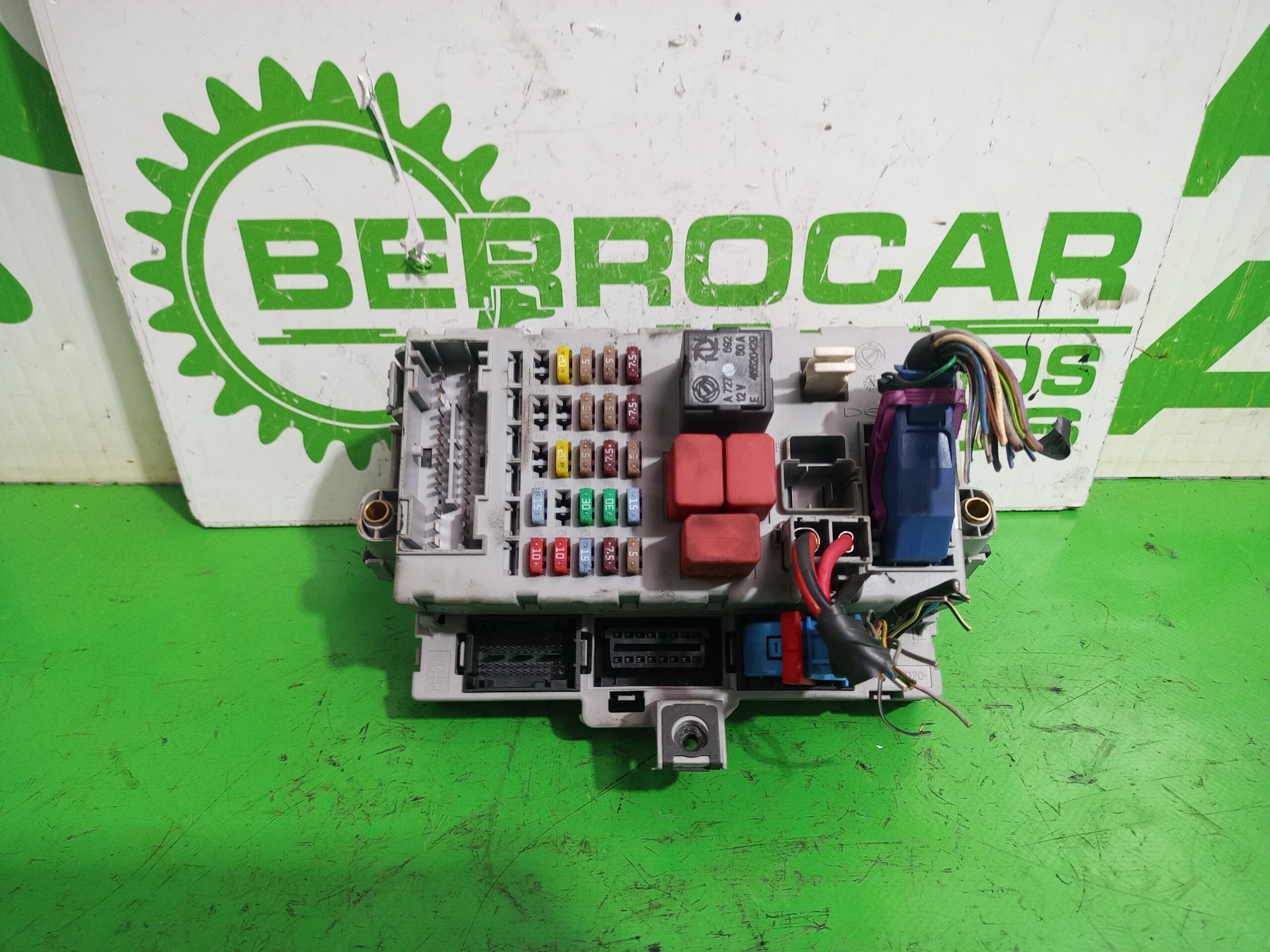 caja_reles_fusibles_406626a1_lancia_ypsilon_101_1_3_multijet_16v_argento_10_2006