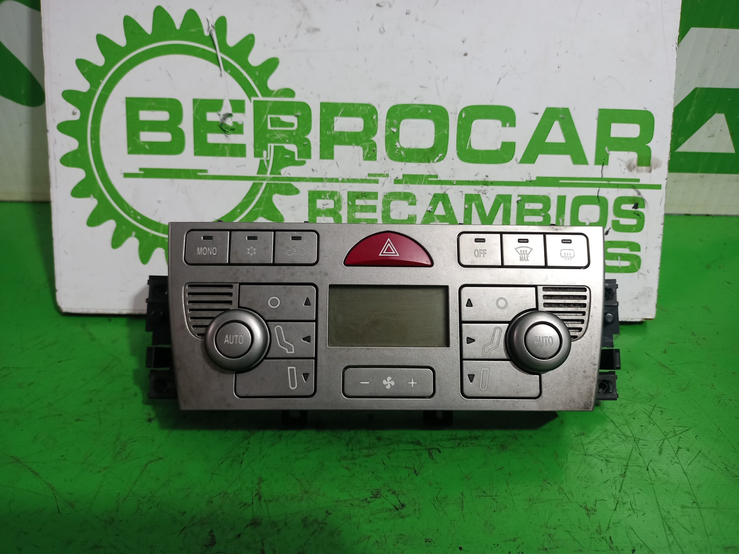 mando_climatizador_a83012700_735434101_lancia_ypsilon_101_1_3_multijet_16v_argento_10_2006