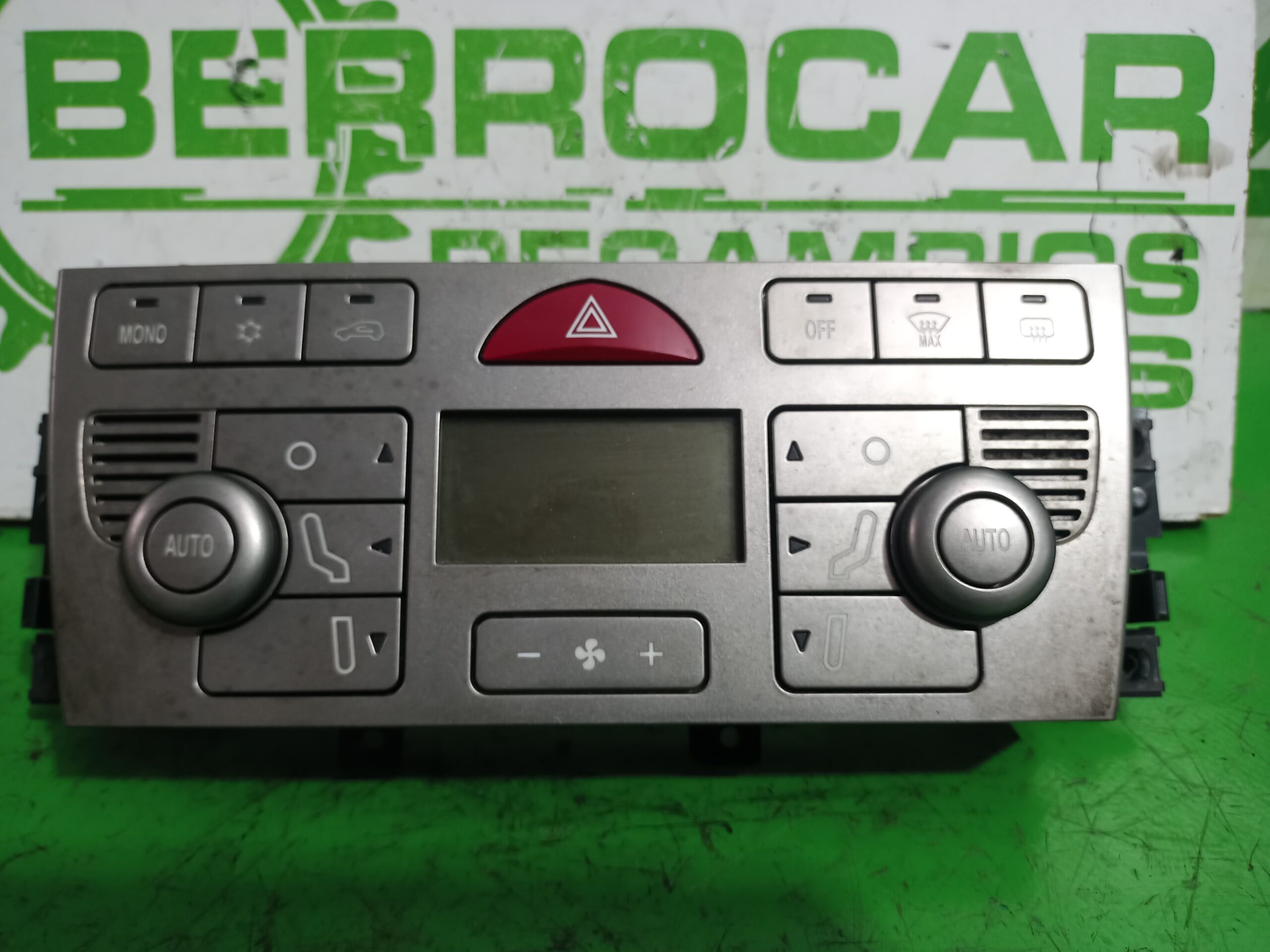 mando_climatizador_a83012700_735434101_lancia_ypsilon_101_1_3_multijet_16v_argento_10_2006