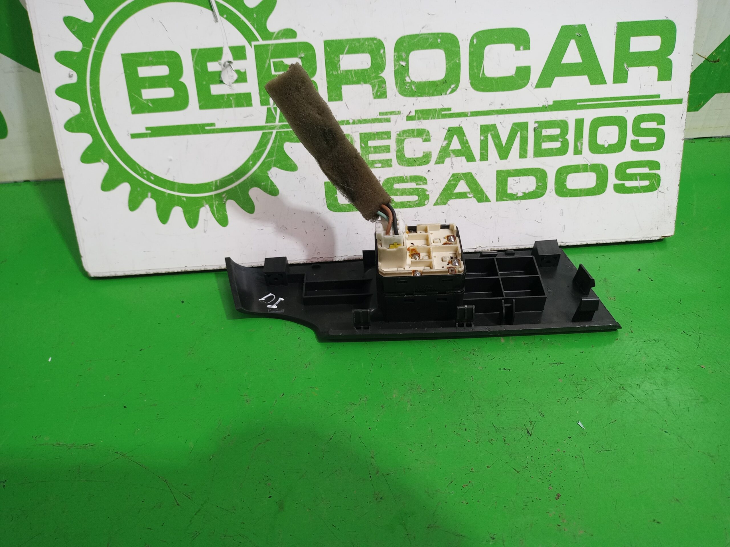 mando_elevalunas_delantero_izquierdo_202005062_chevrolet_aveo_ls